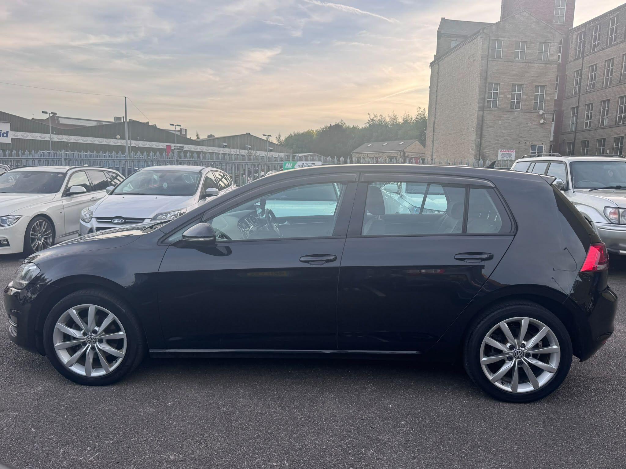 Volkswagen Golf view 3