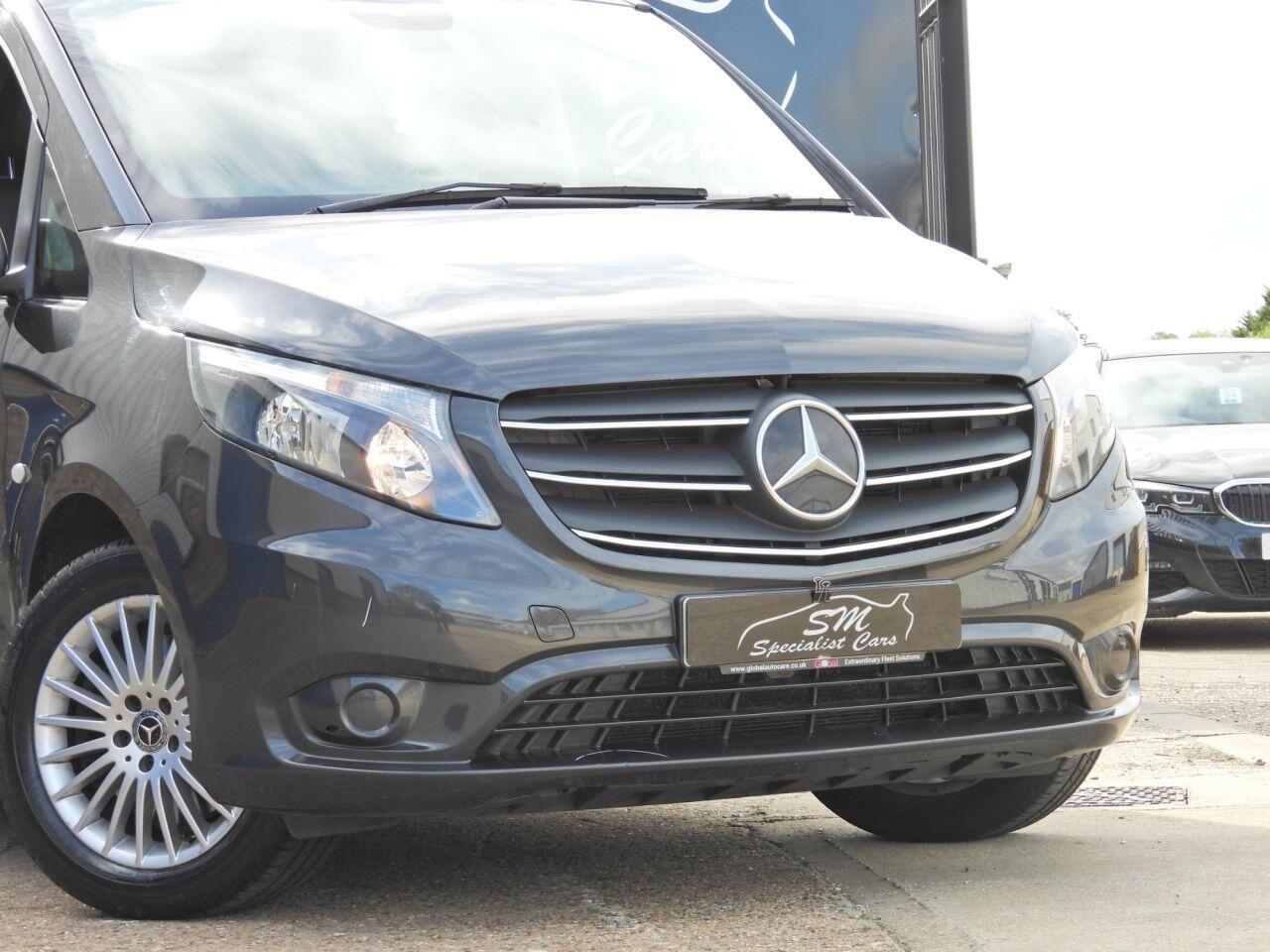 Mercedes-Benz Vito view 3