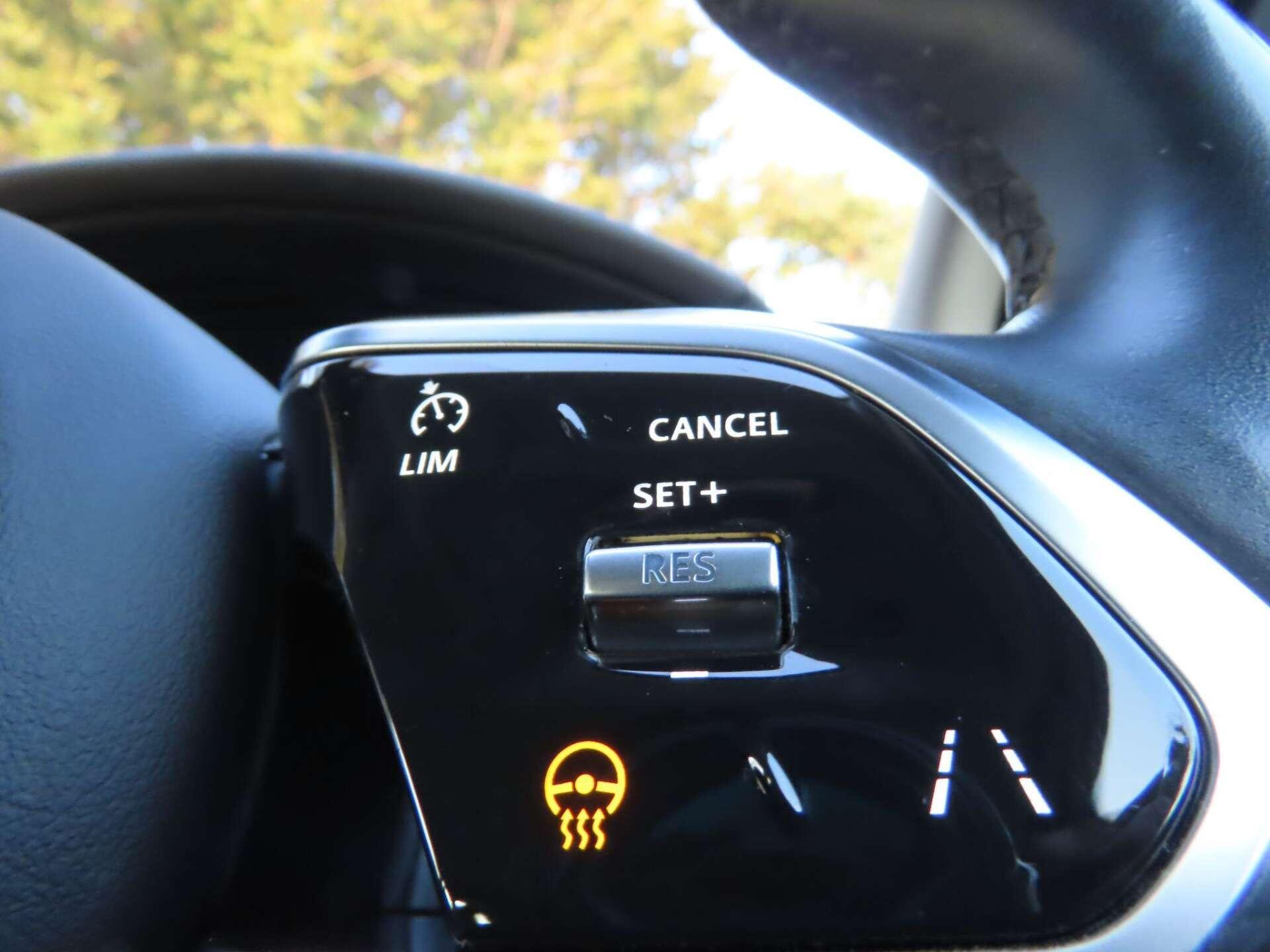 Jaguar I-Pace view 14