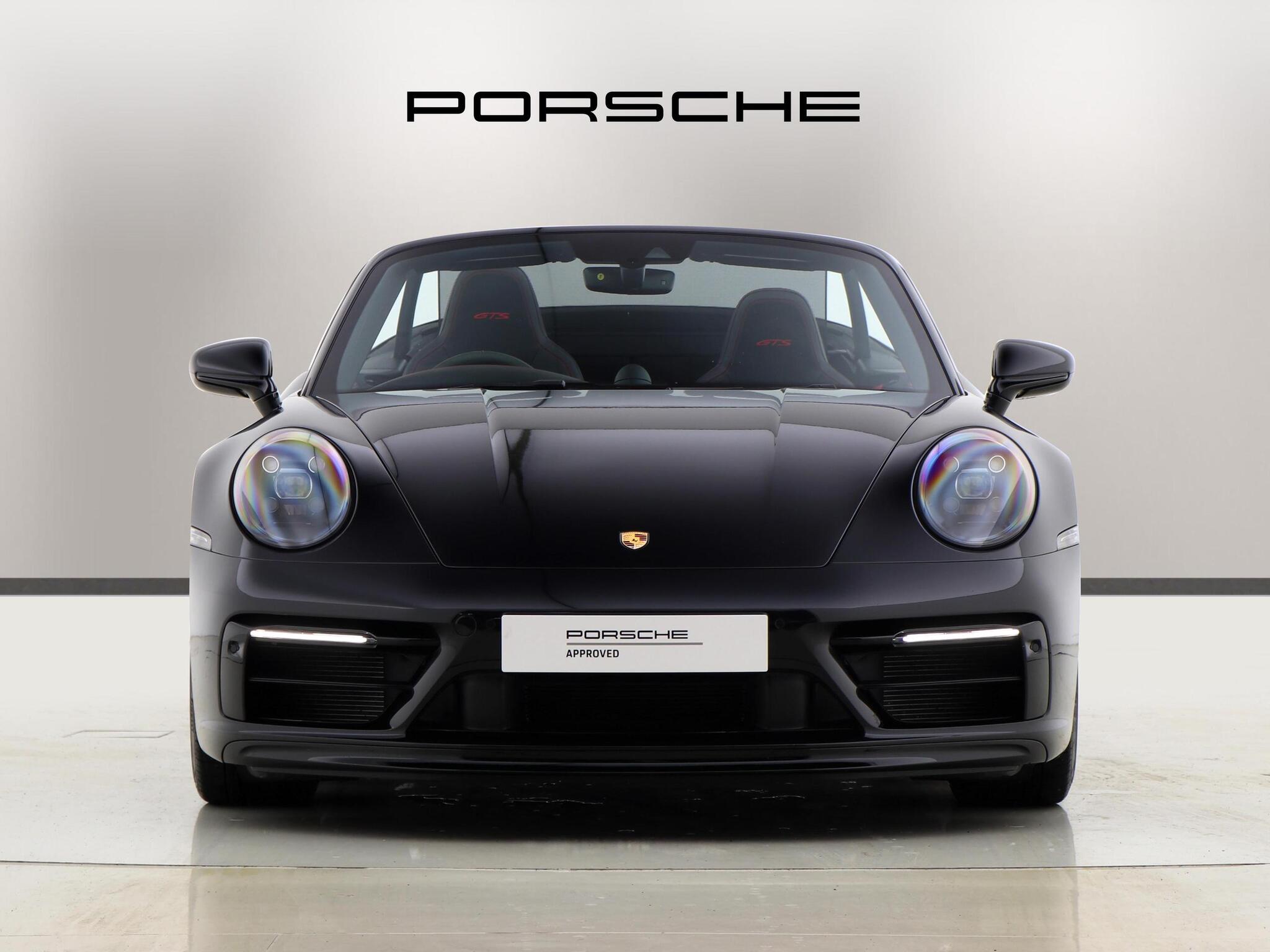 Porsche 911 view 7