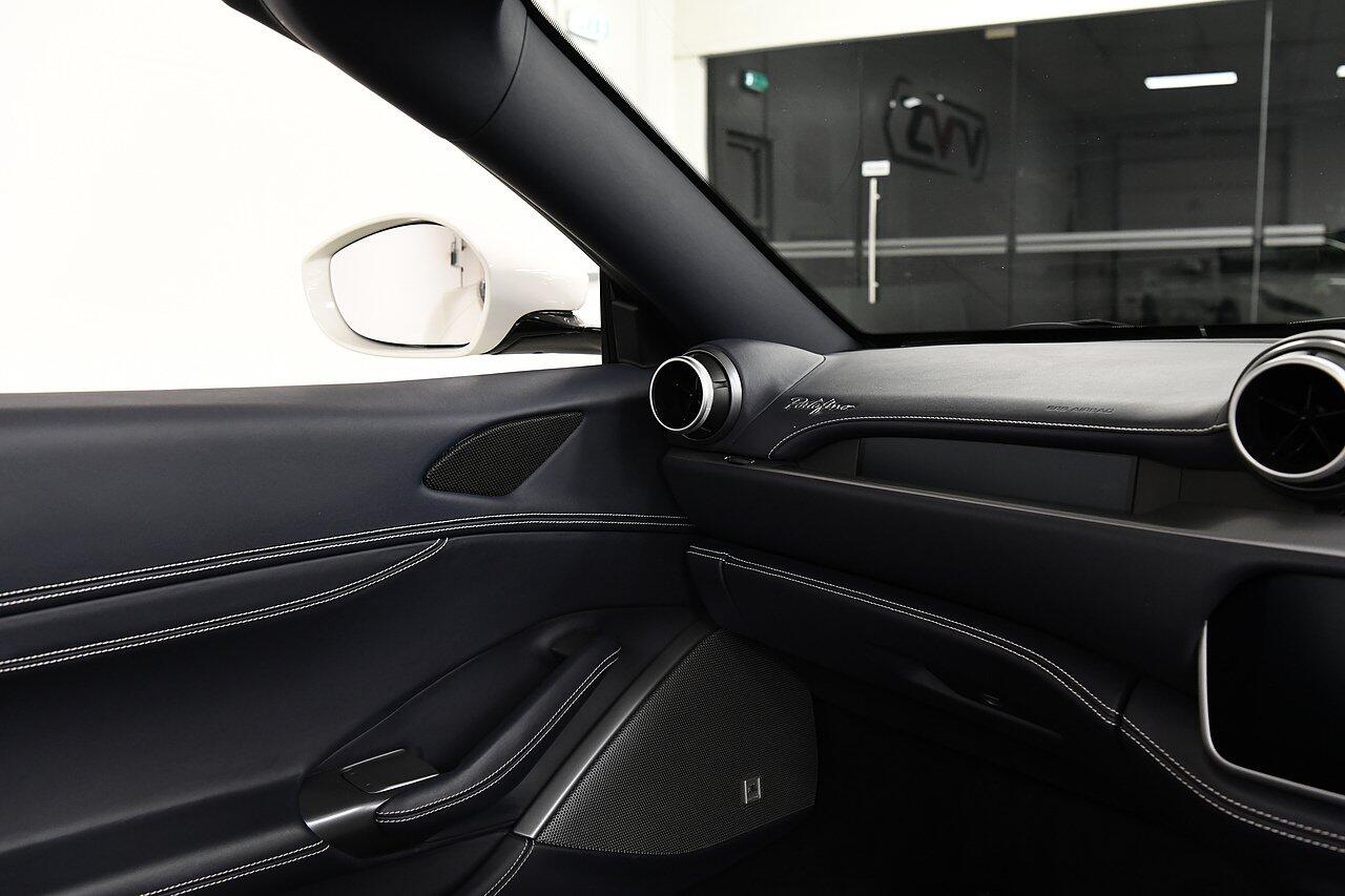 Ferrari Portofino view 14