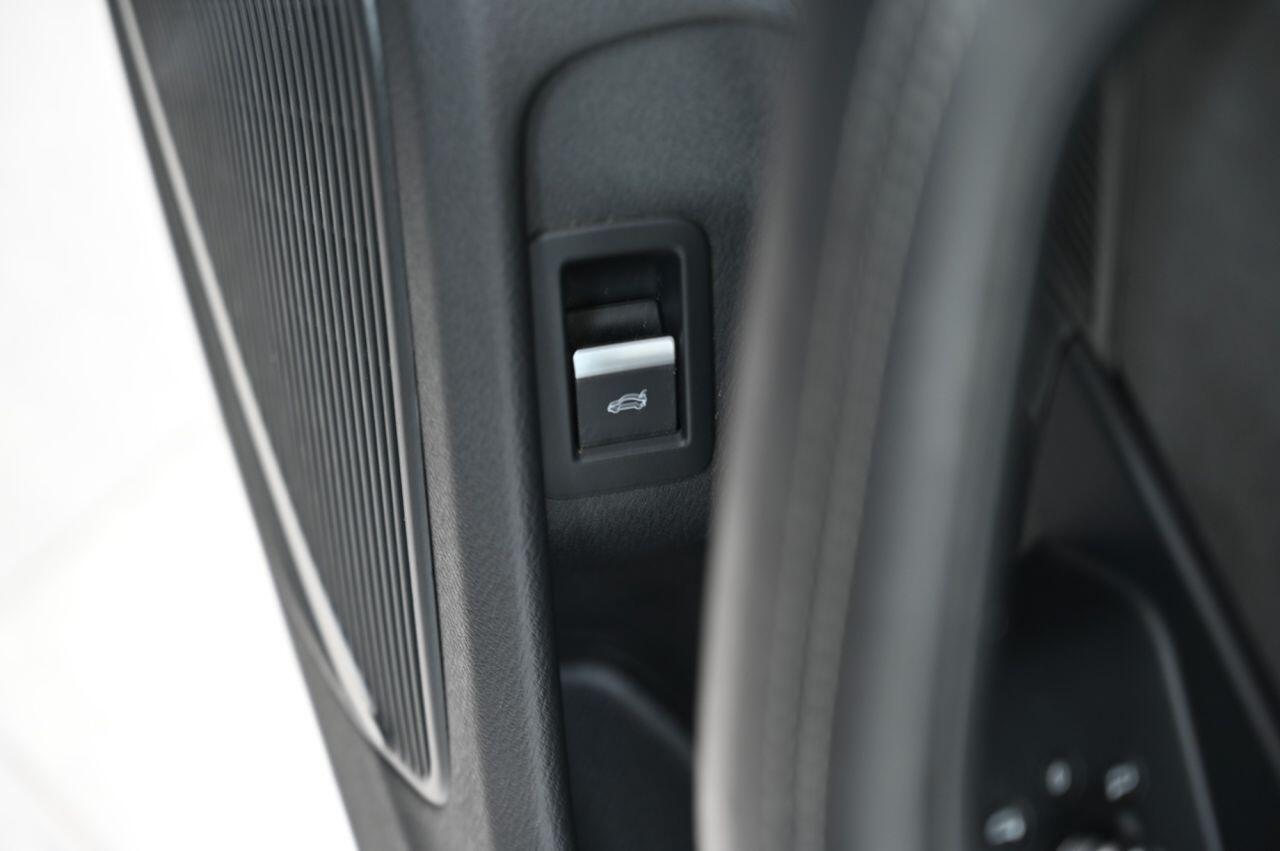 Audi S4 Avant view 45