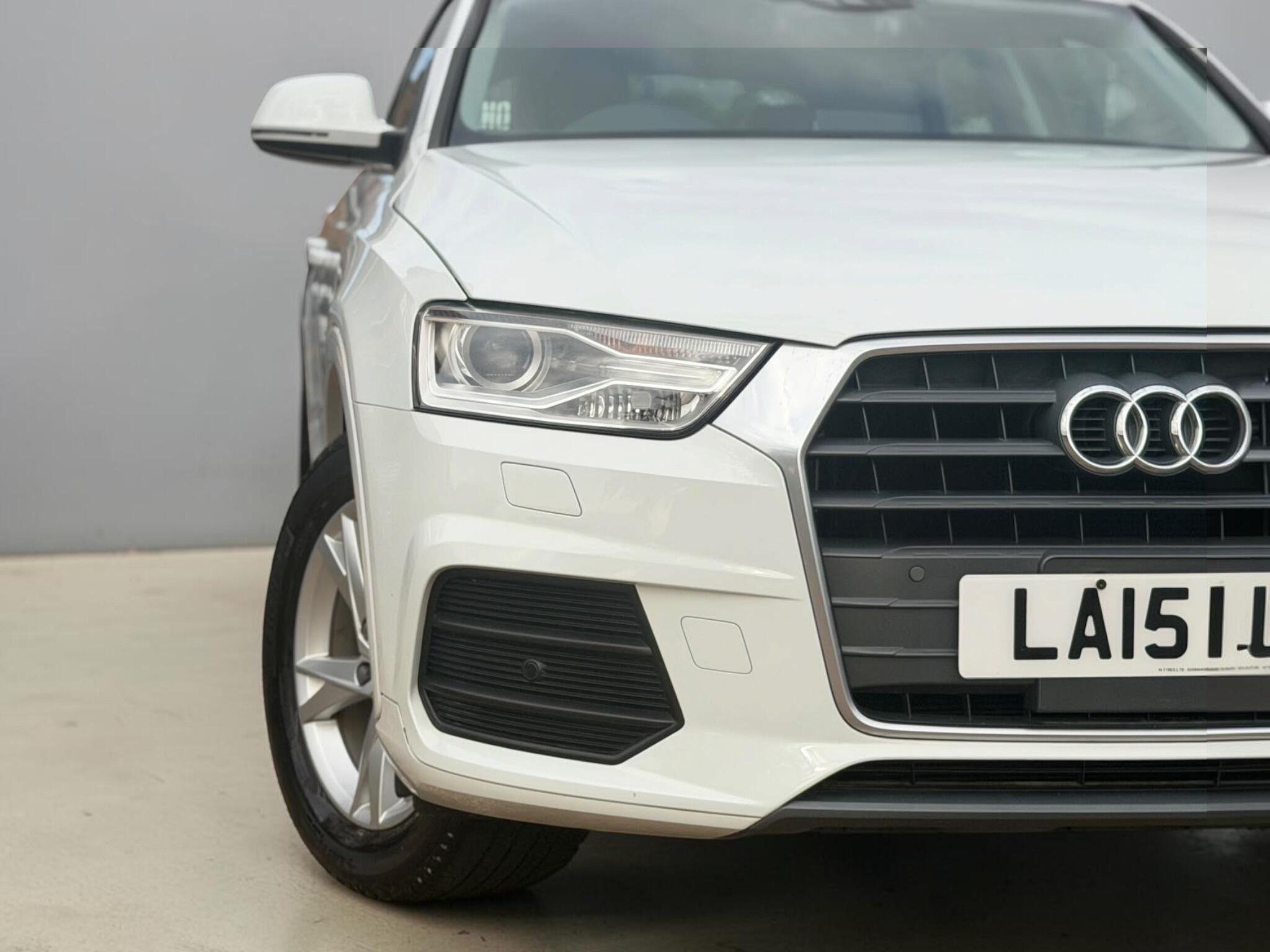 Audi Q3 view 15