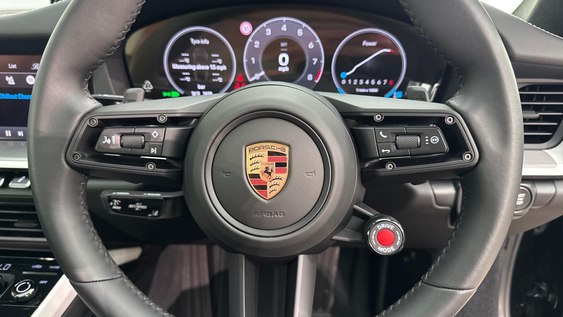 Porsche 911 view 25