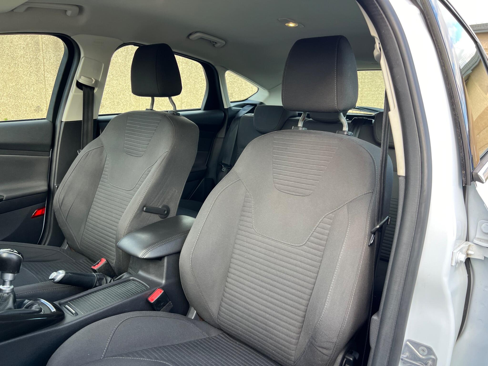 Ford Focus view 28