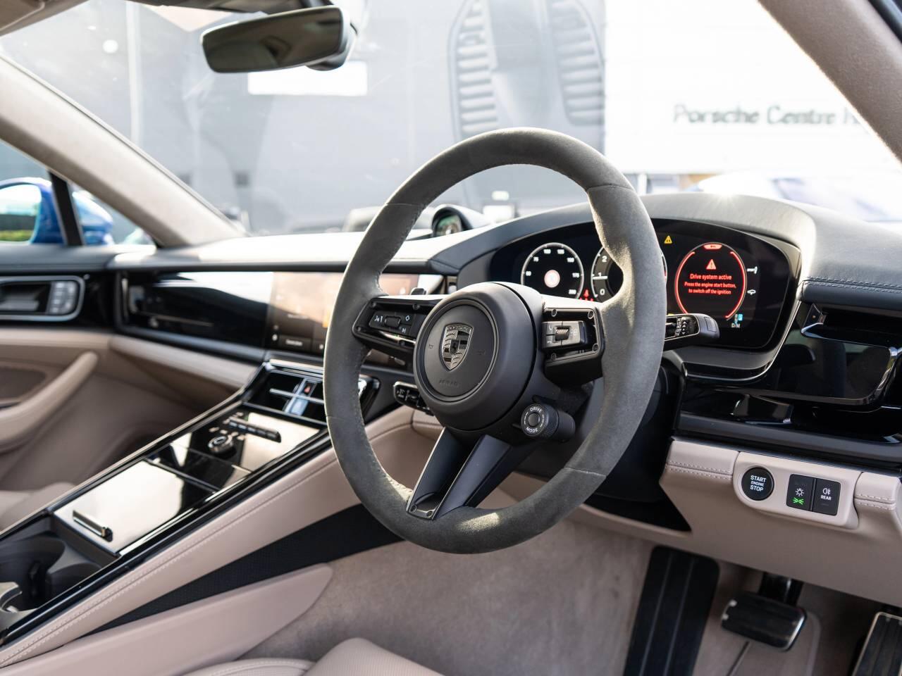 Porsche Panamera view 4