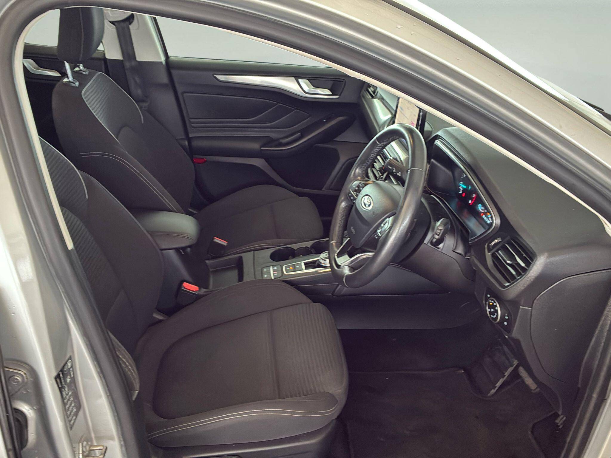 Ford Focus view 9