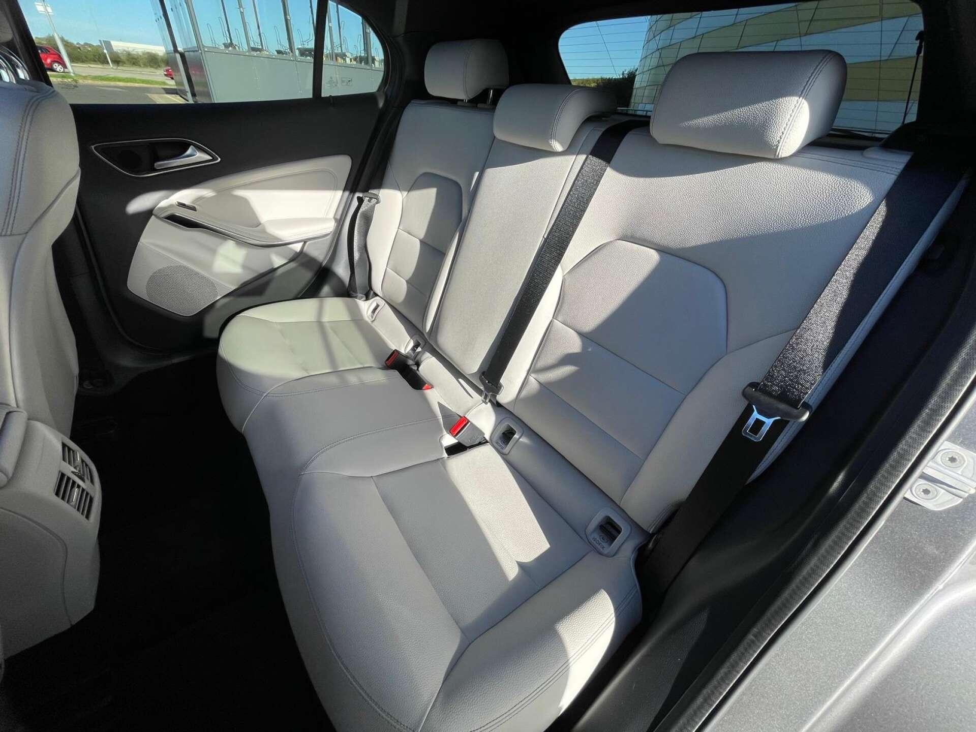 Mercedes-Benz Gla view 42