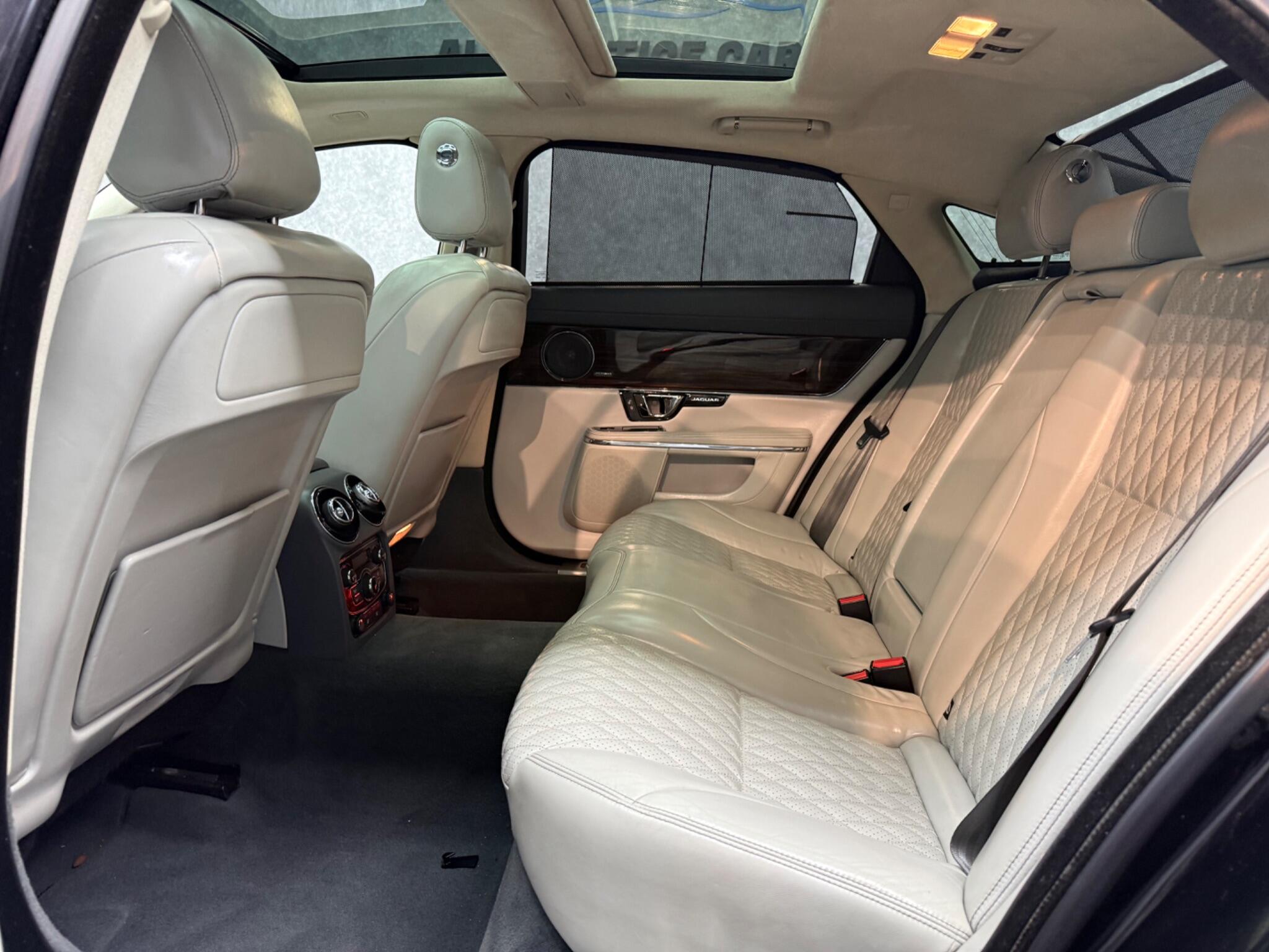 Jaguar XJ view 8