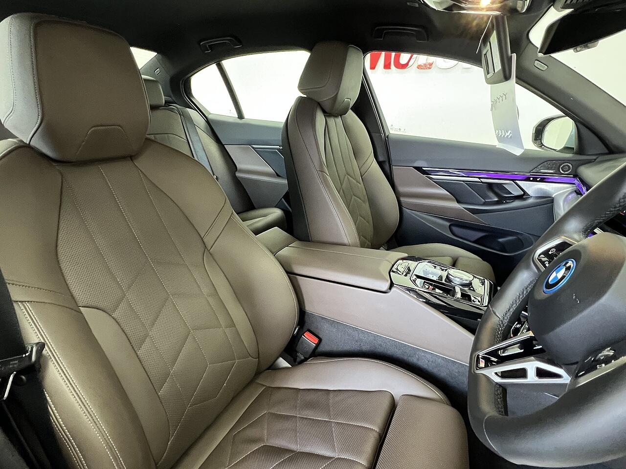 BMW I5 view 16