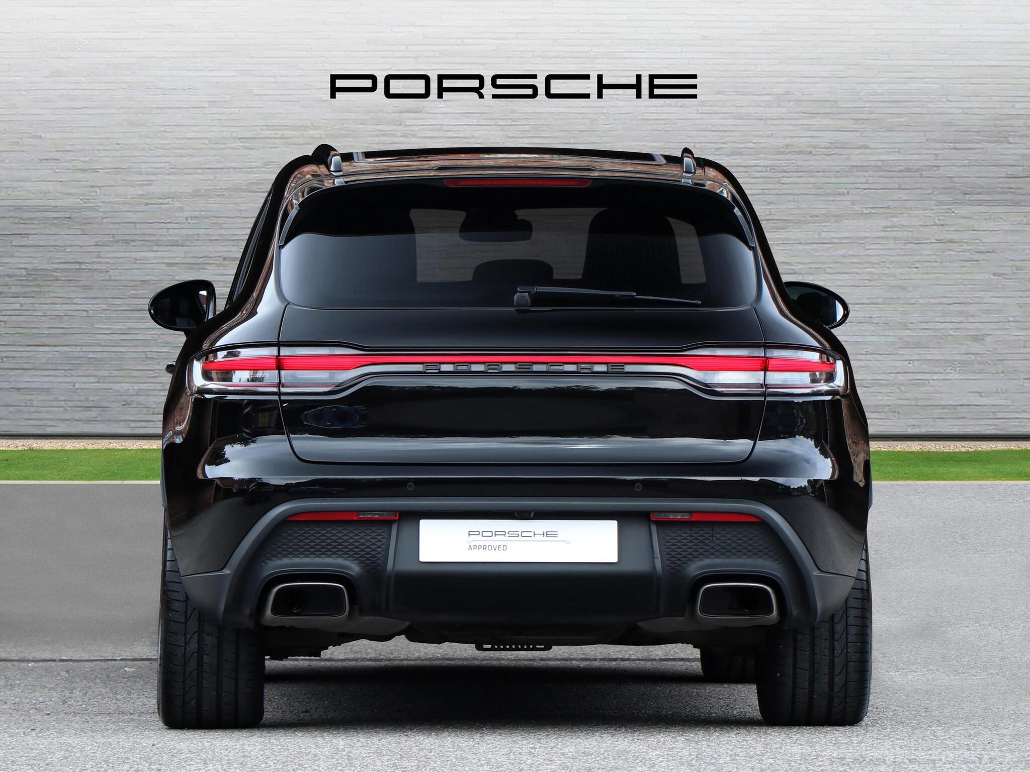 Porsche Macan view 7