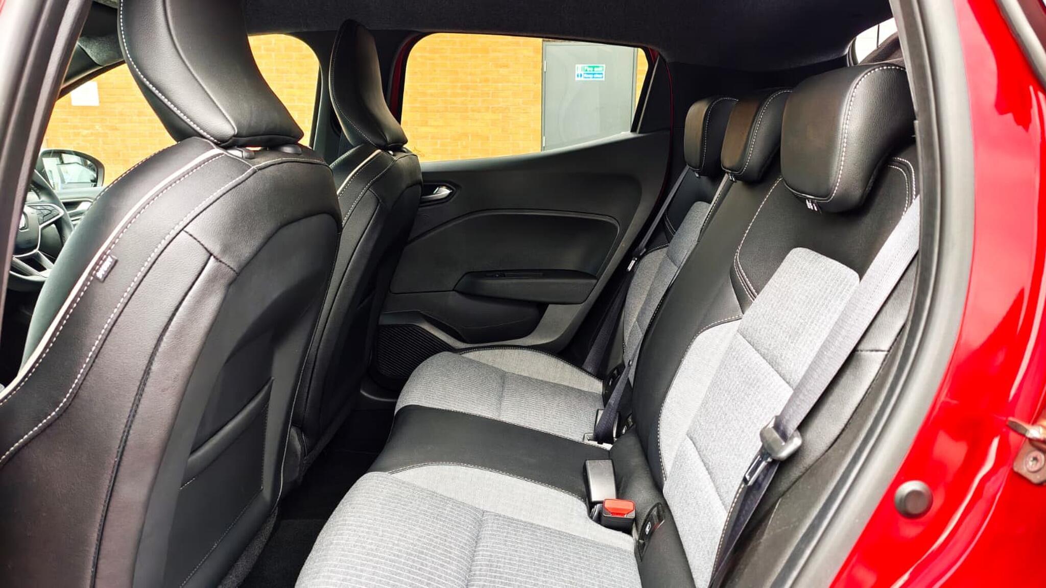 Renault Clio view 23