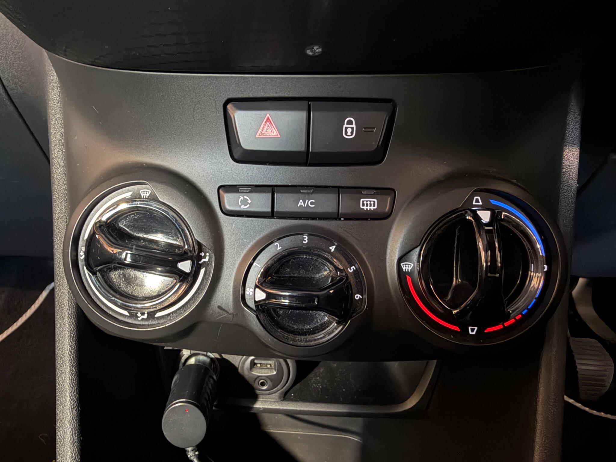 Peugeot 208 view 27