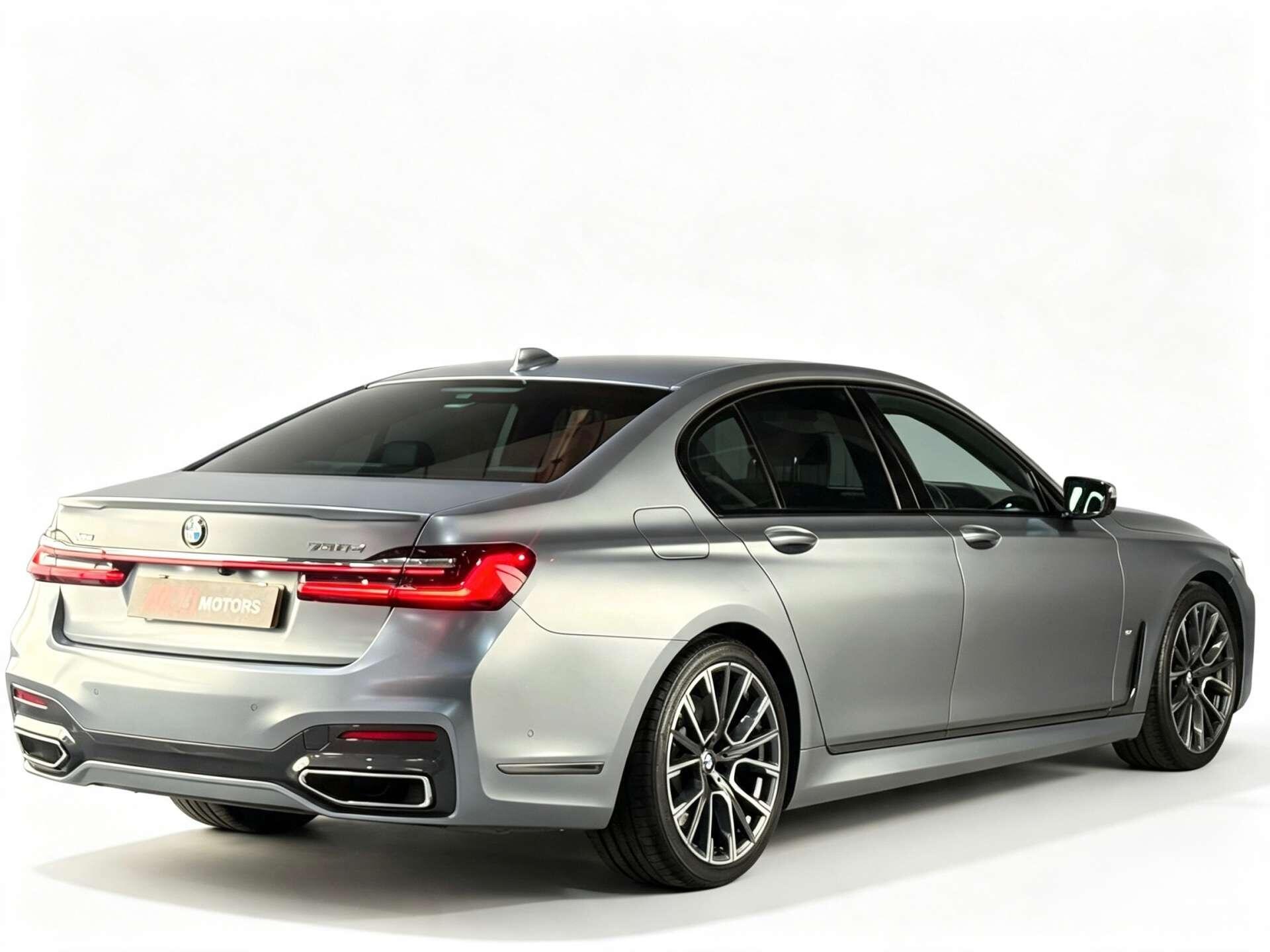 BMW 7 Series view 11