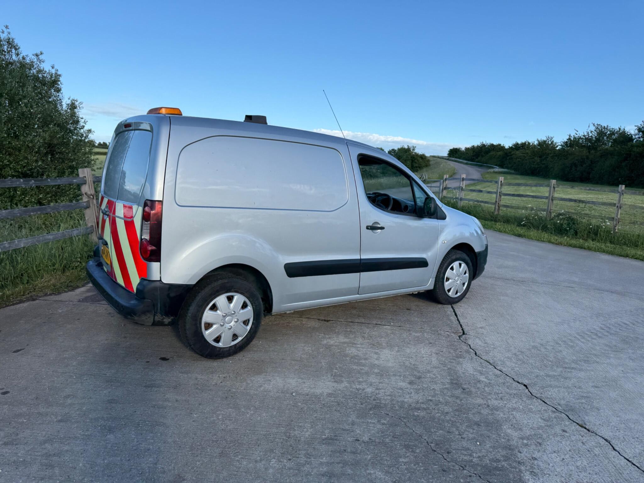 Citroen Berlingo 1.6 HDi 850 Enterprise L1 5dr — photo 19 of 92