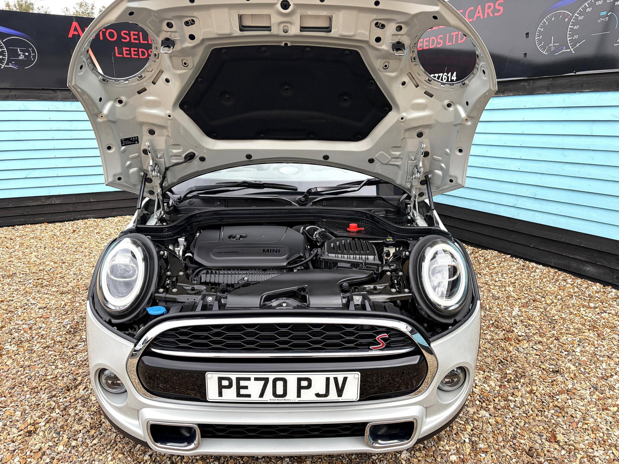 Mini Convertible view 7