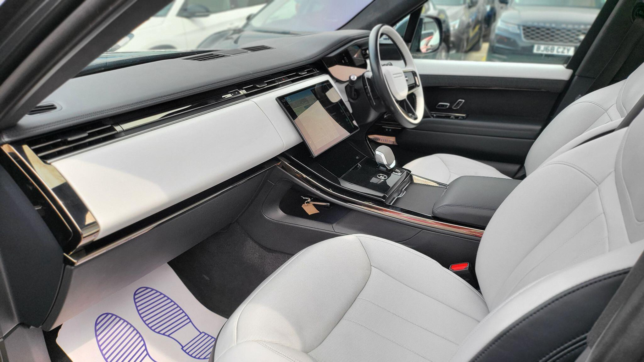 Land Rover Range Rover Sport view 5
