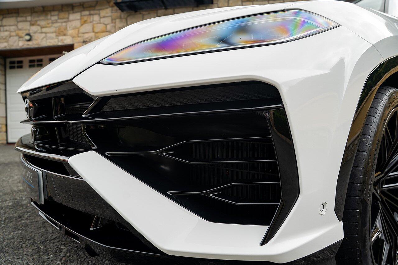 Lamborghini Urus view 39