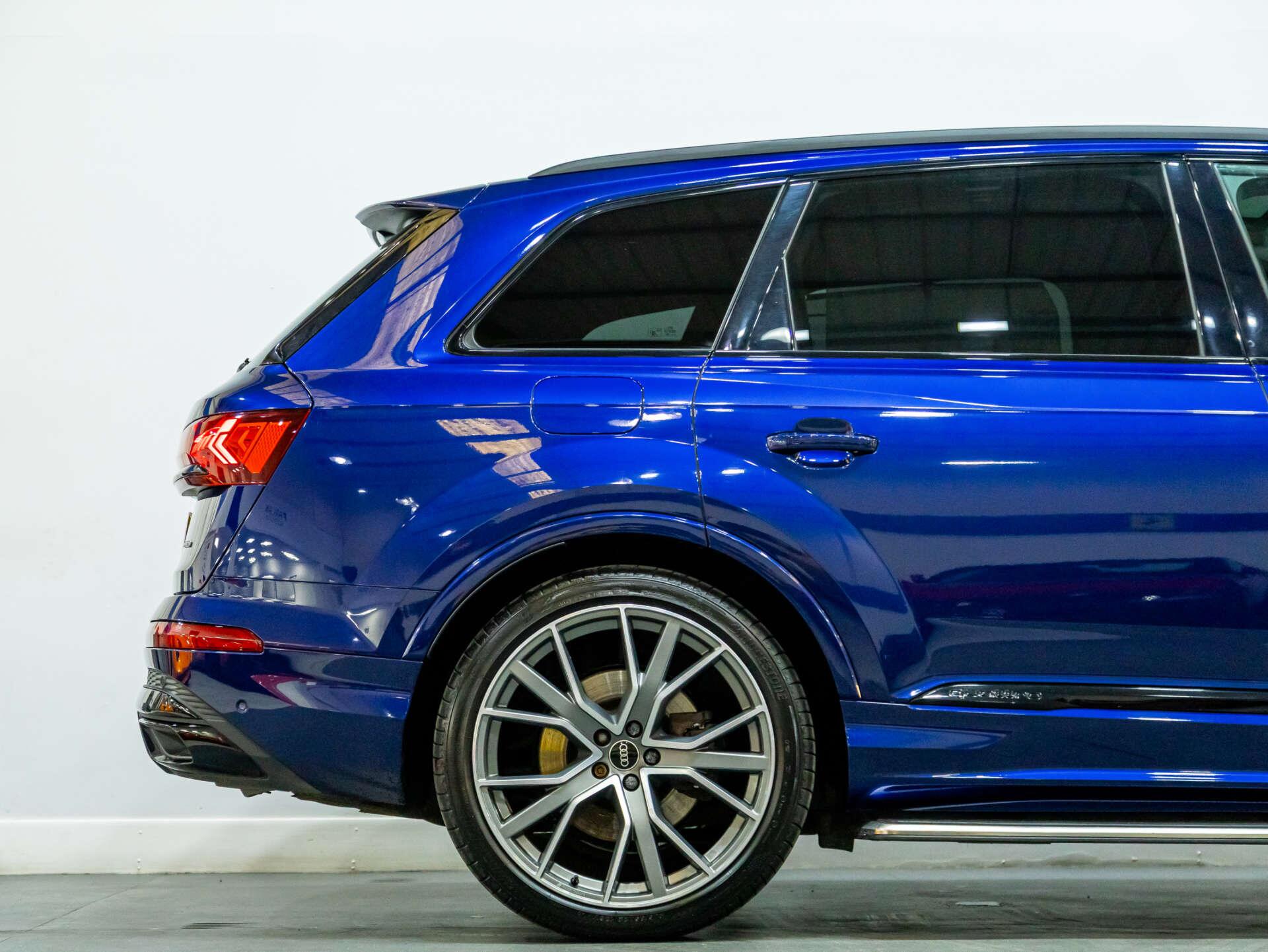 Audi Q7 view 16