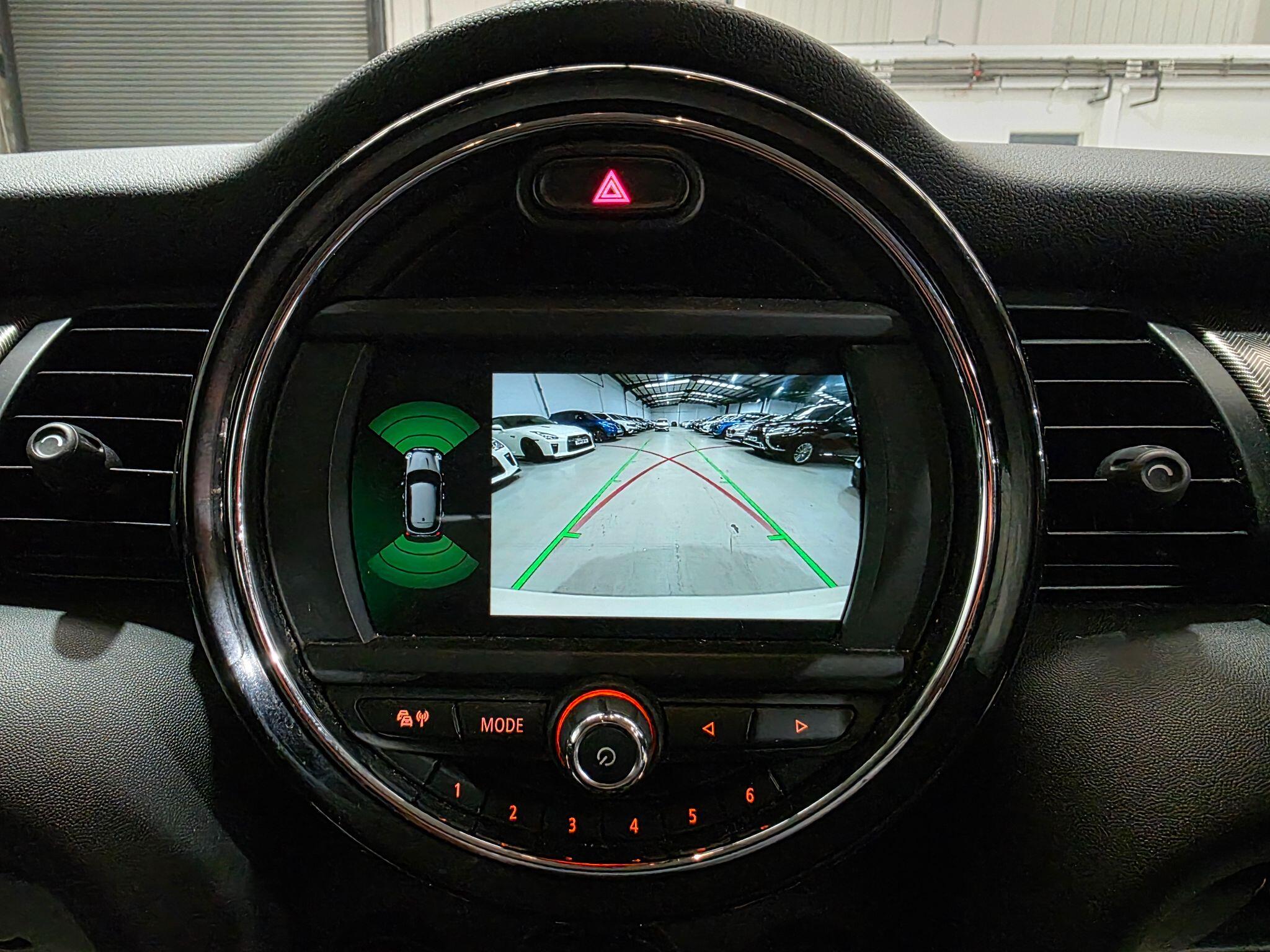 Mini Hatch view 9