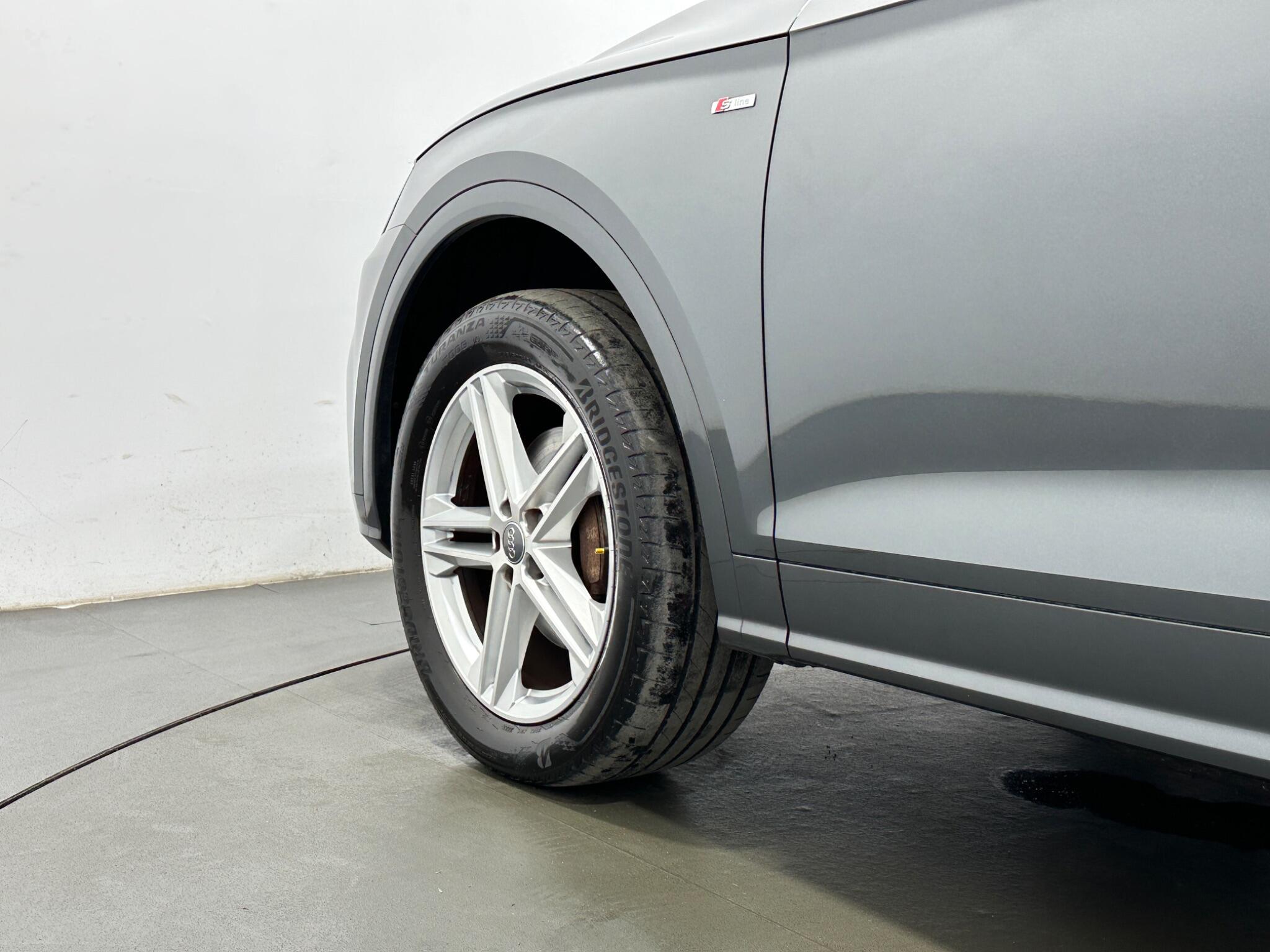 Audi Q5 view 53