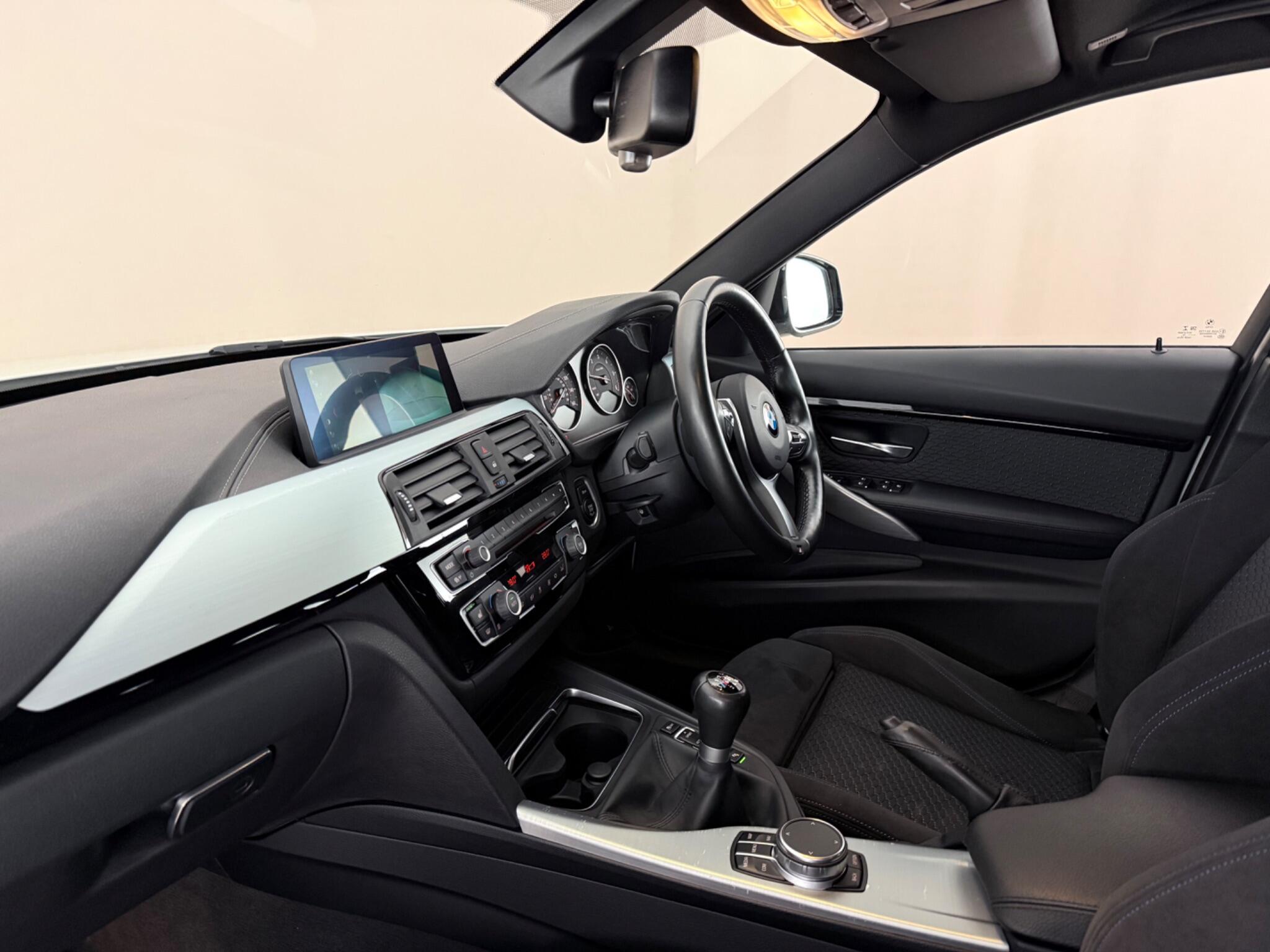 BMW 3 Series view 17