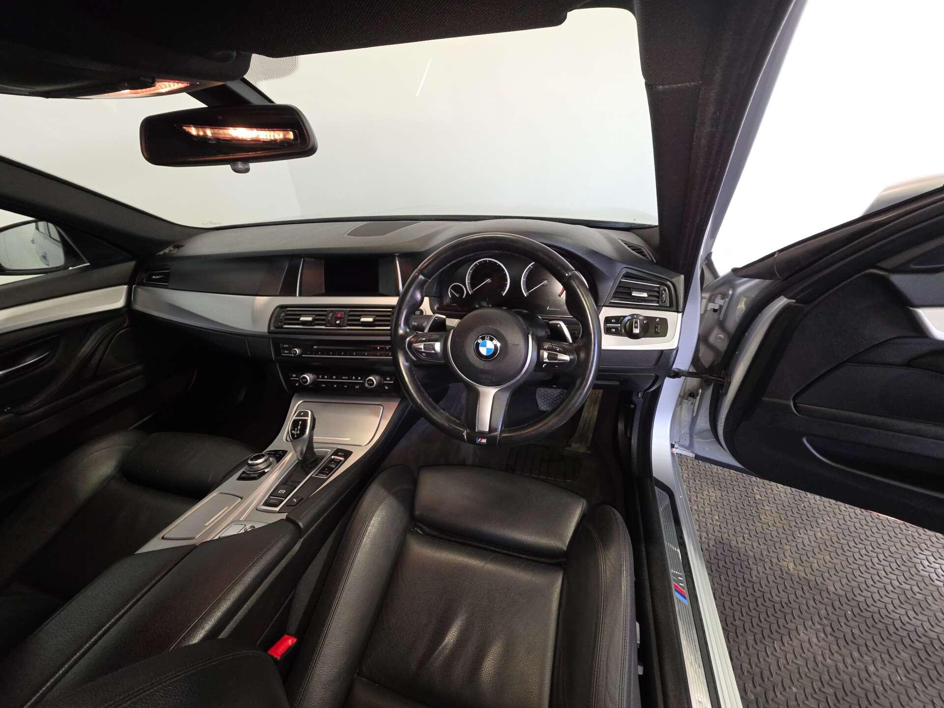 BMW 5 Series view 11