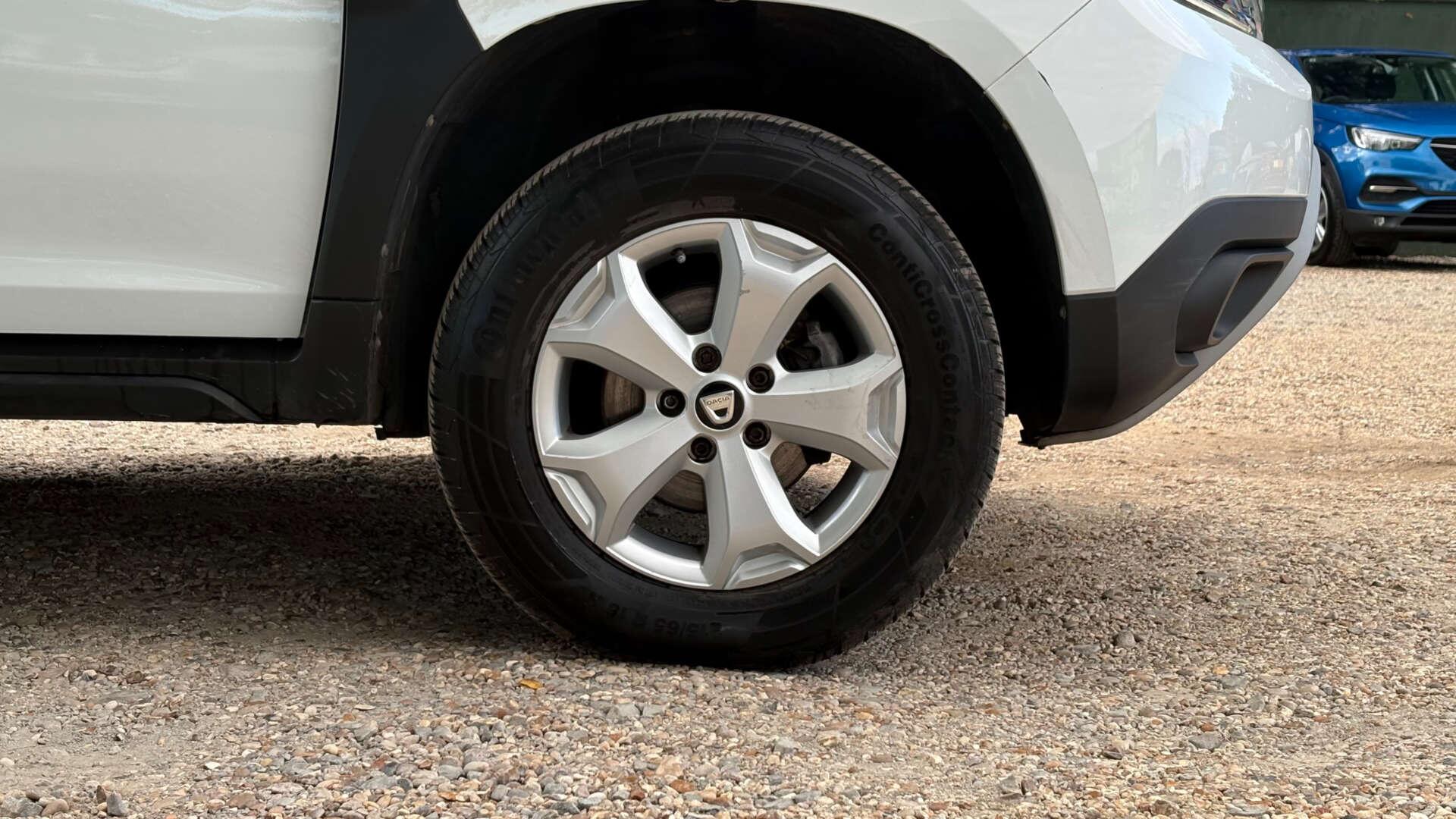 Dacia Duster view 36