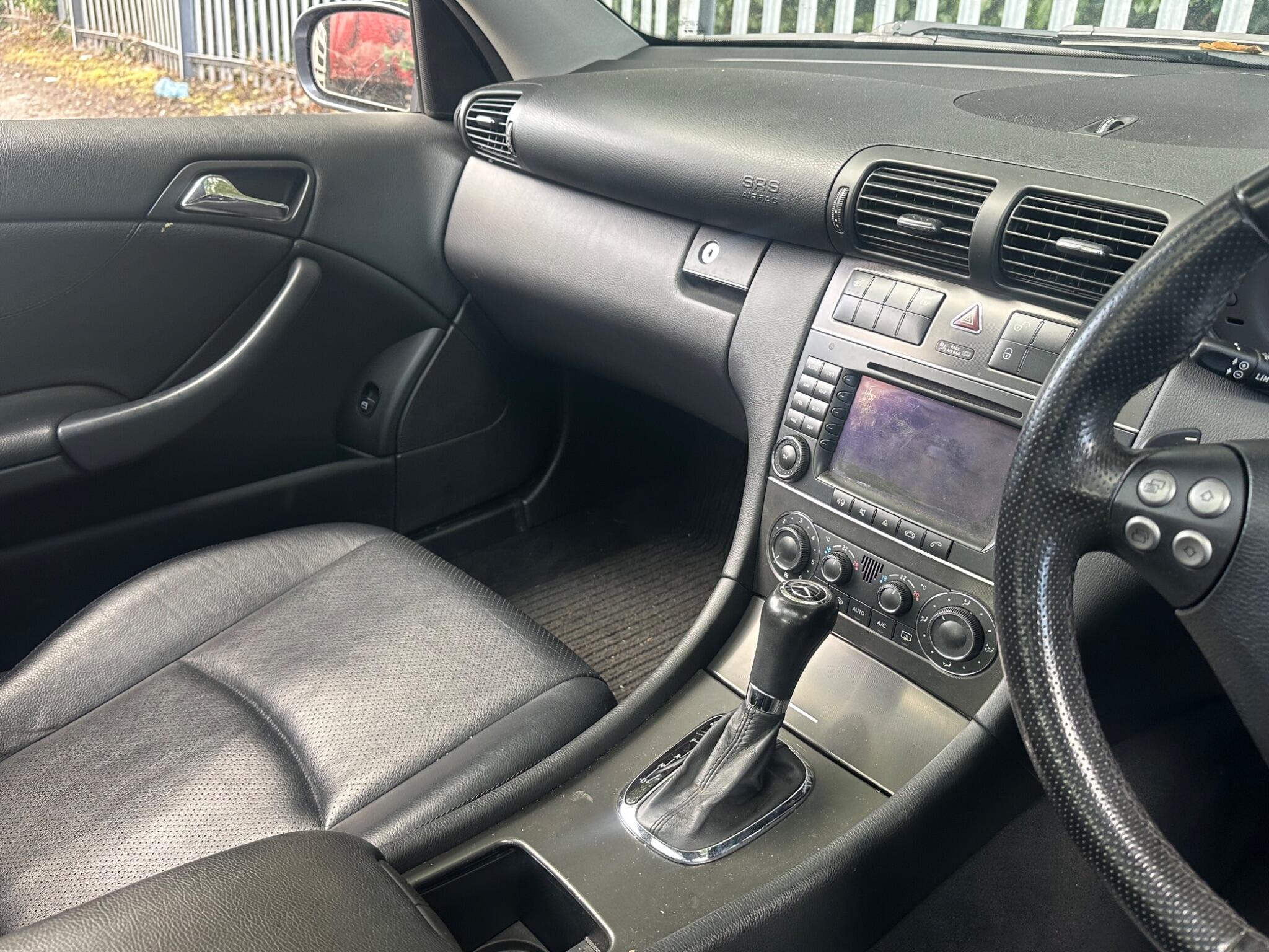 Mercedes-Benz C-Class view 11