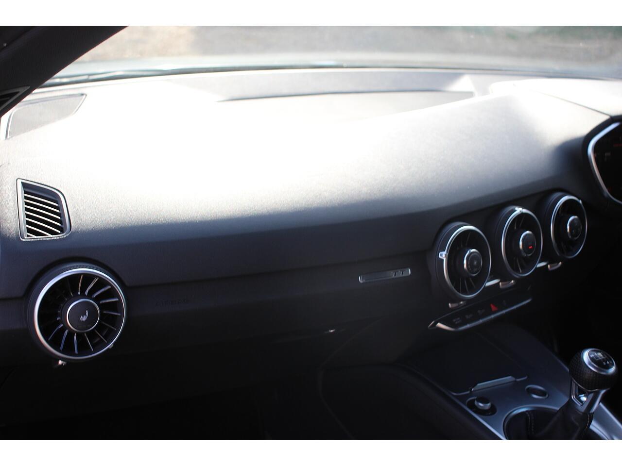 Audi TT view 14