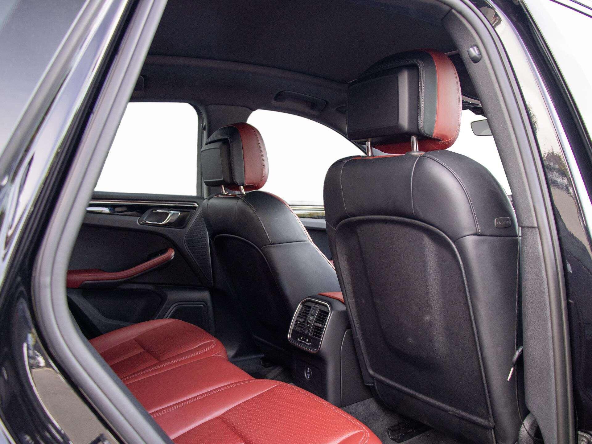 Porsche Macan view 17