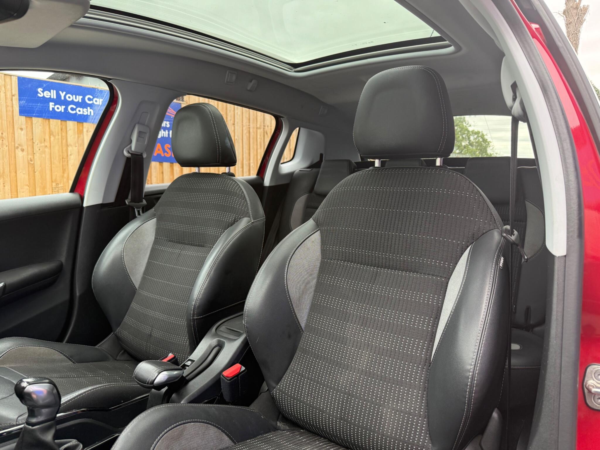 Peugeot 2008 view 11