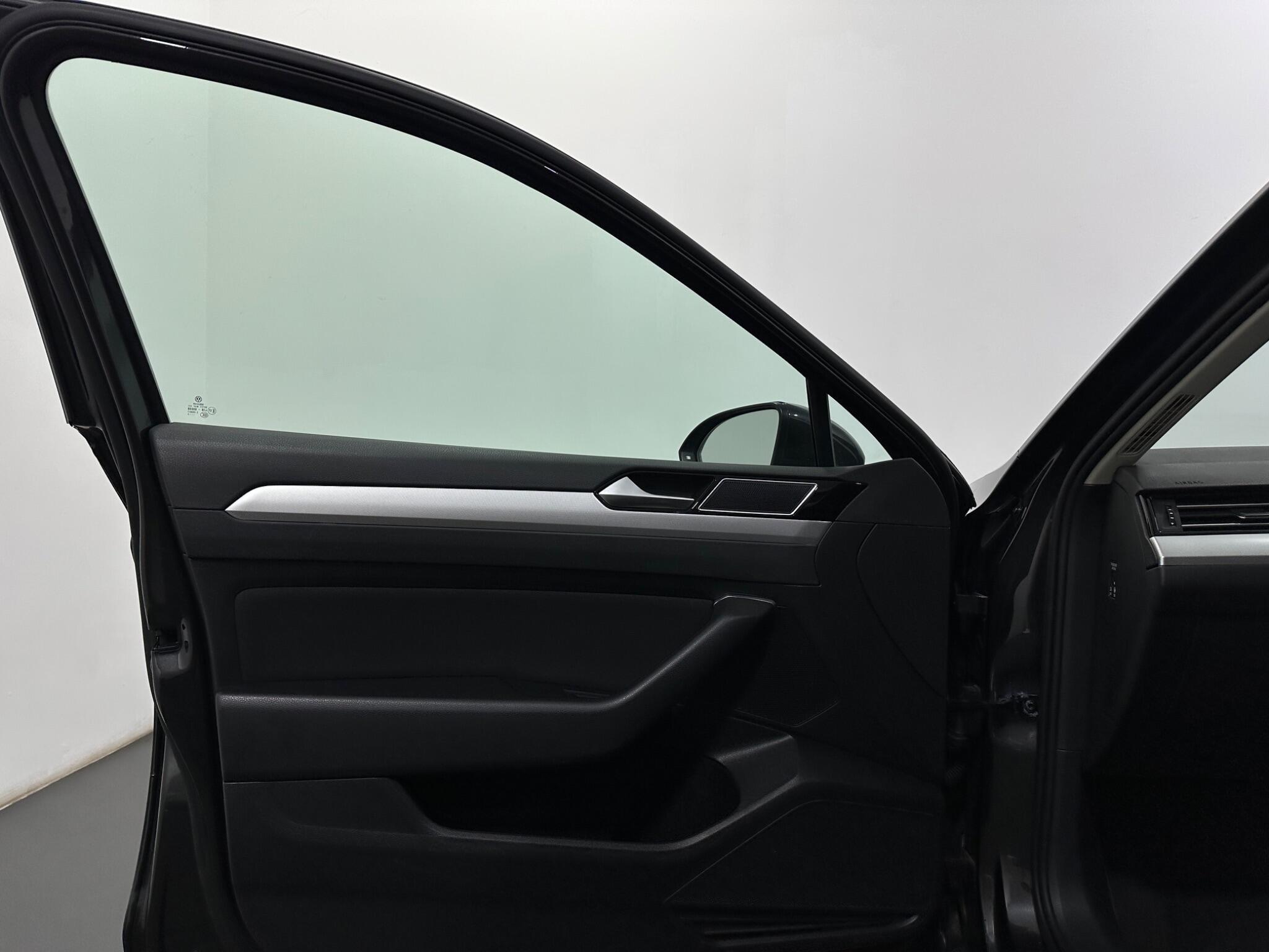 Volkswagen Passat view 37