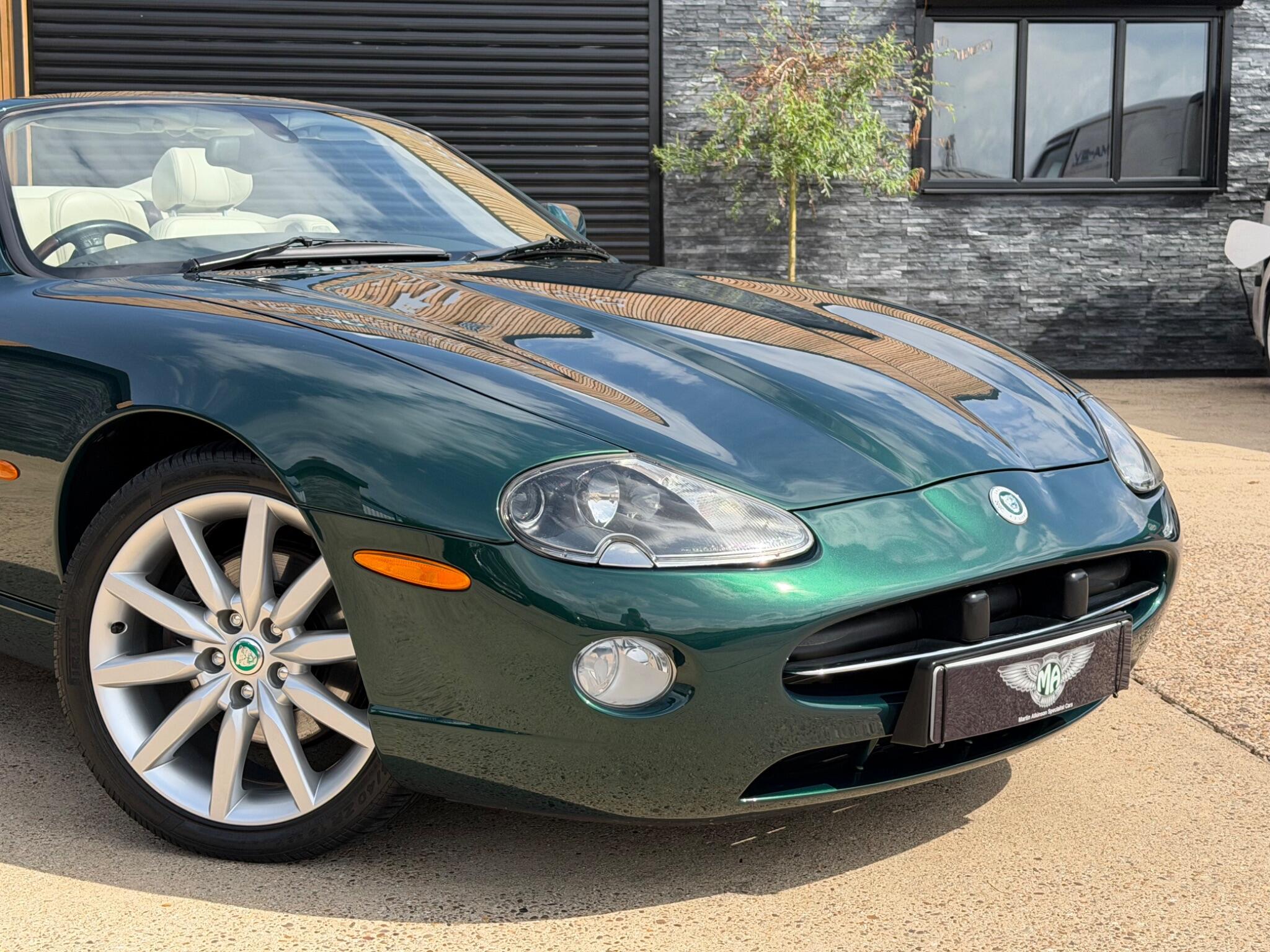 Jaguar XK8 view 74