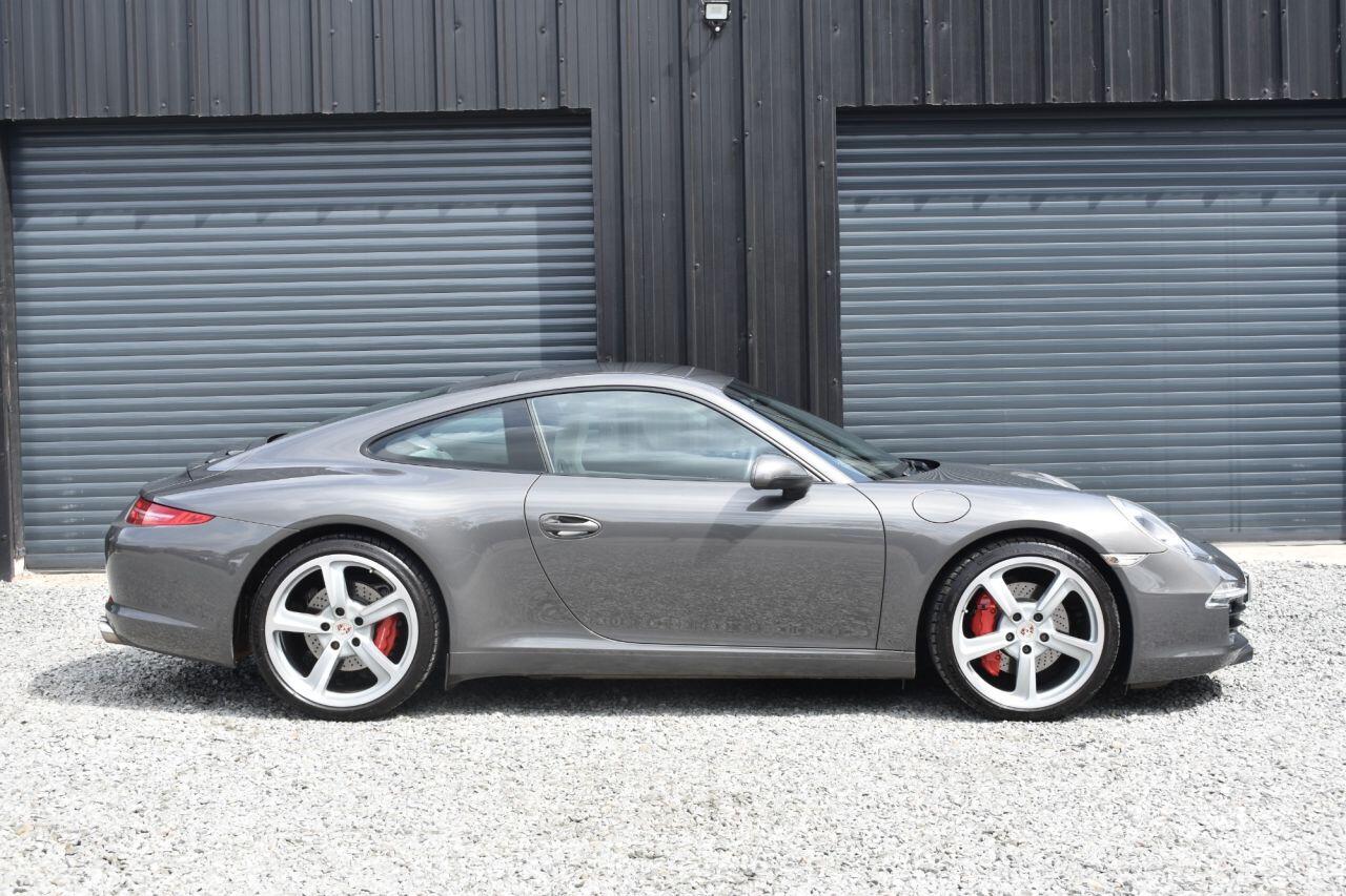 Porsche 911 view 2