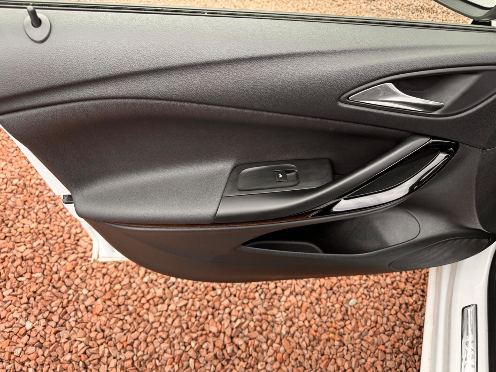 Vauxhall Astra view 24