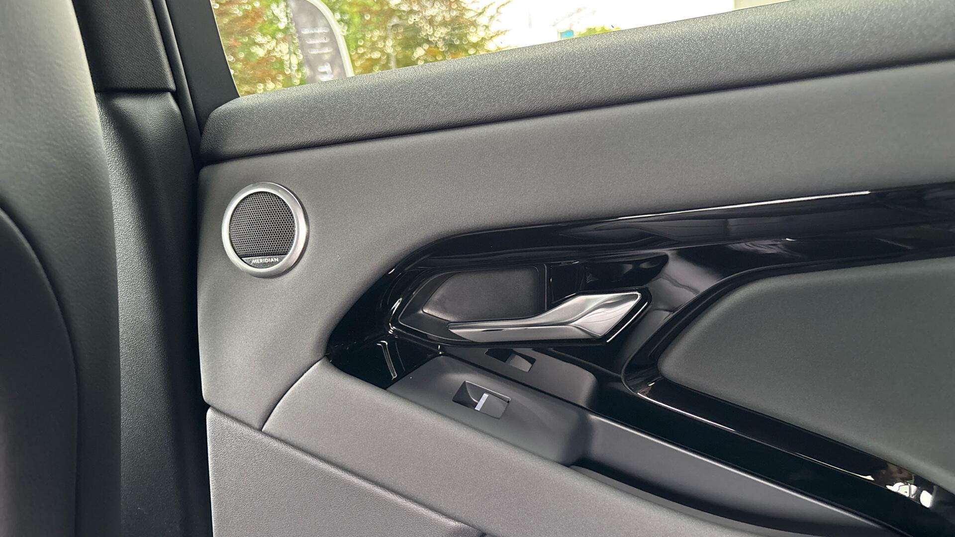 Land Rover Range Rover Evoque view 30
