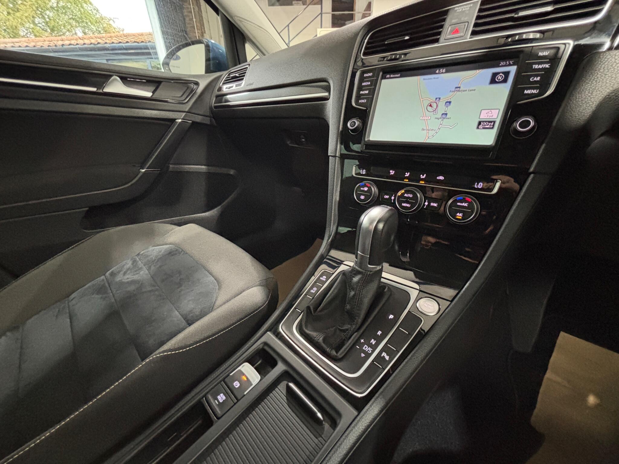 Volkswagen Golf view 32