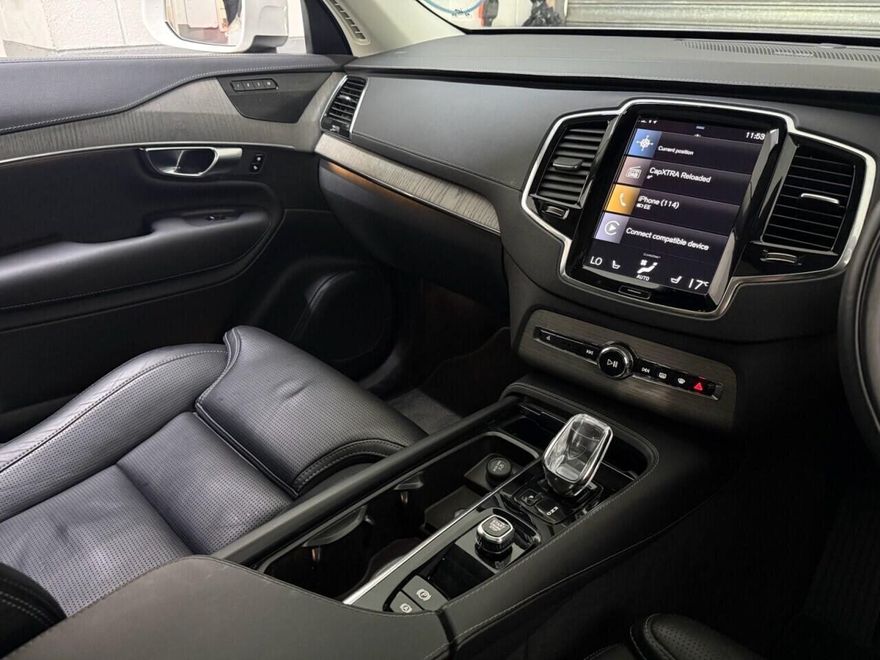 Volvo XC90 view 17