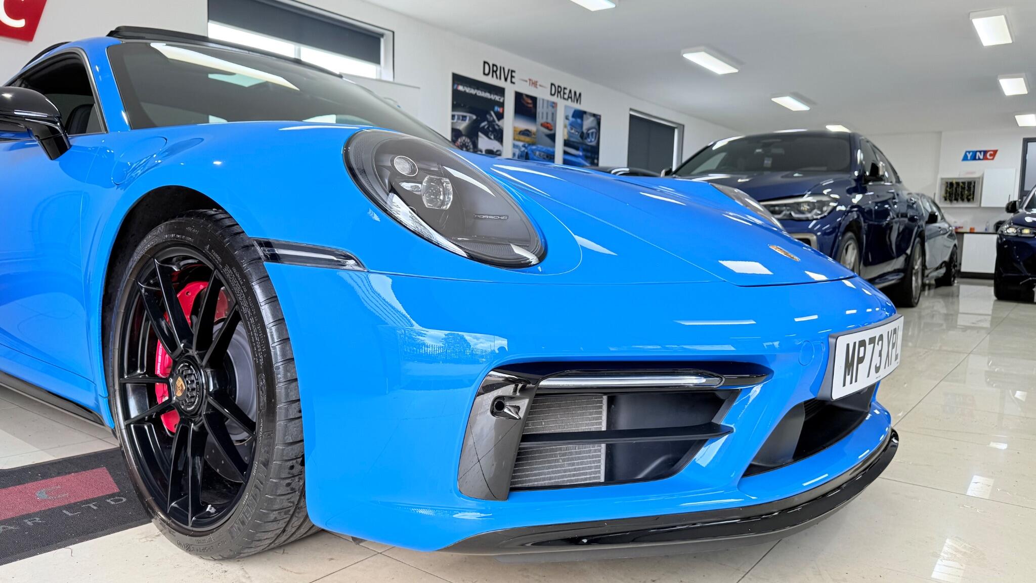 Porsche 911 view 11