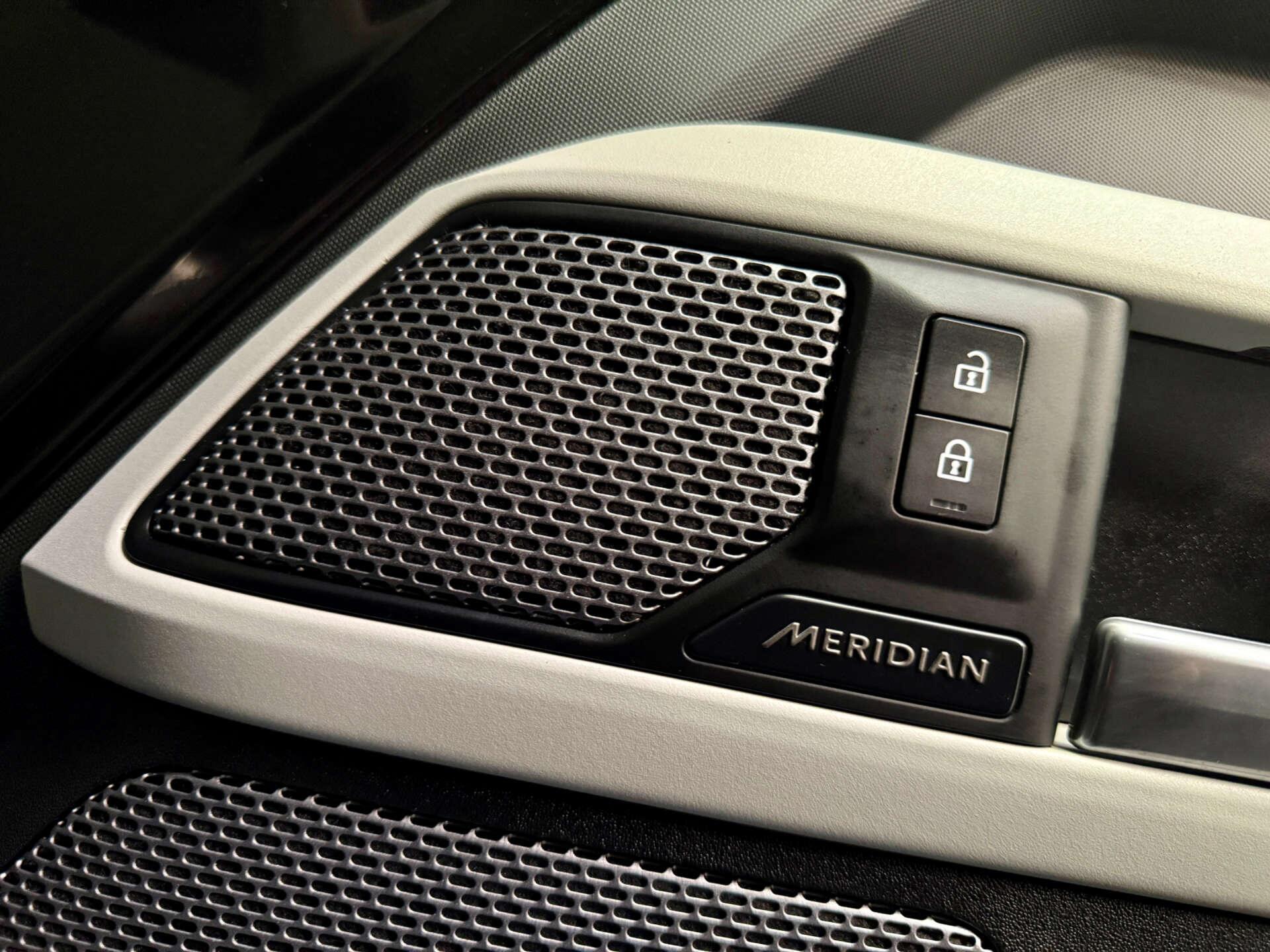 Land Rover Defender view 23