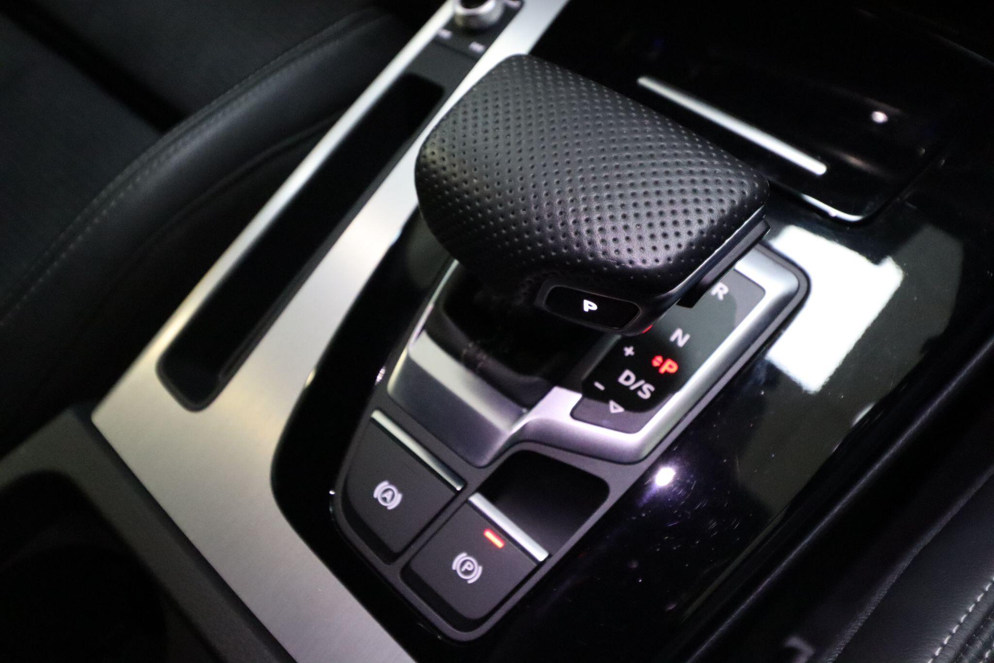 Audi Q5 view 18