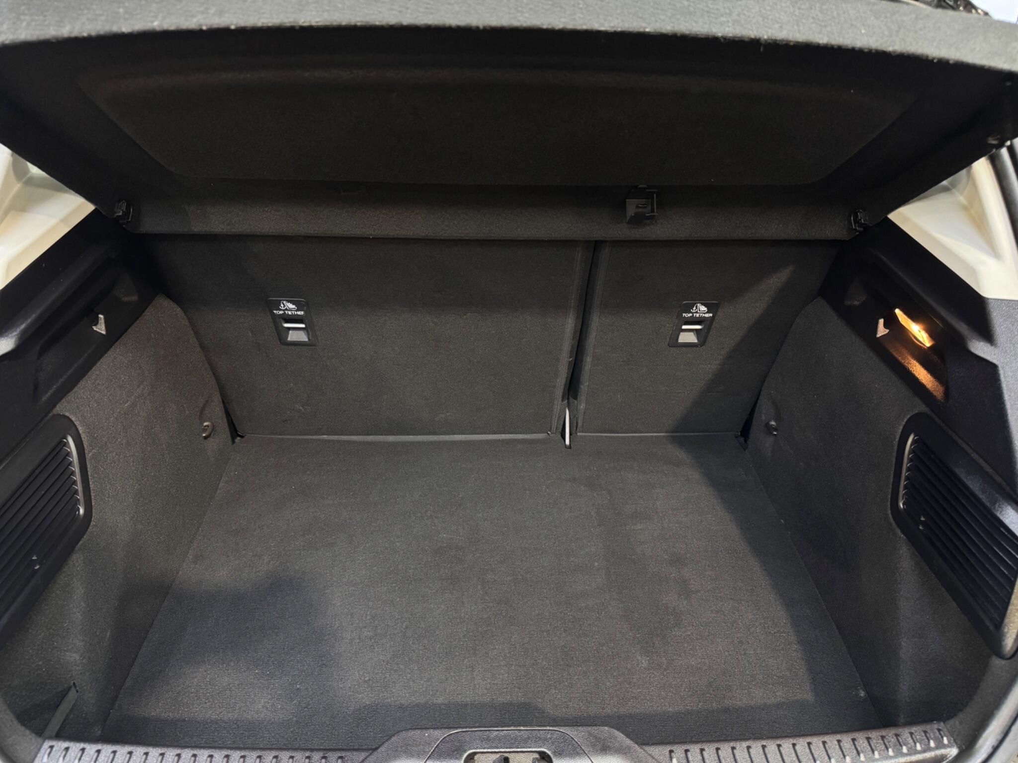 Ford Focus view 12