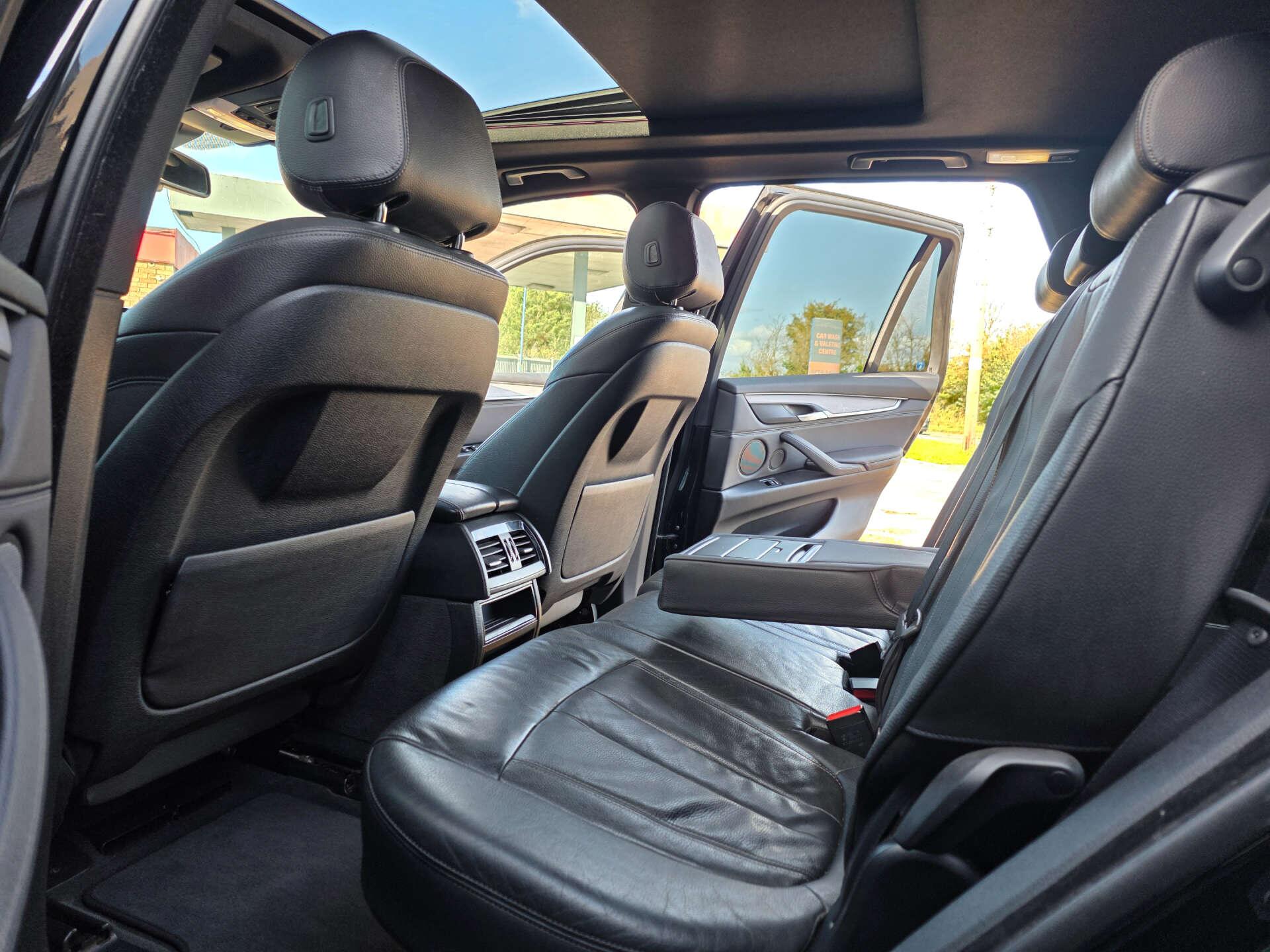 BMW X5 view 25