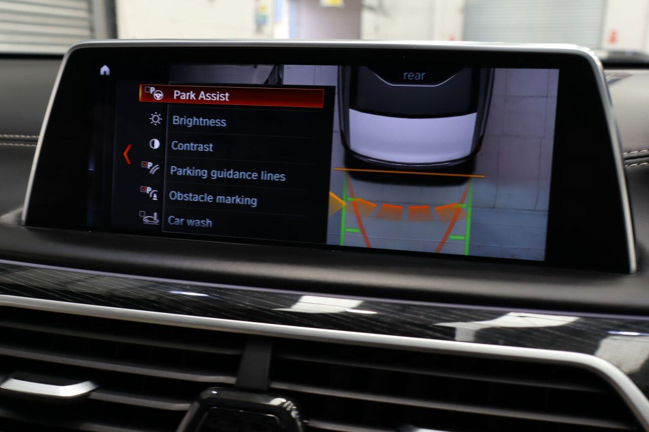 BMW 7 Series view 31