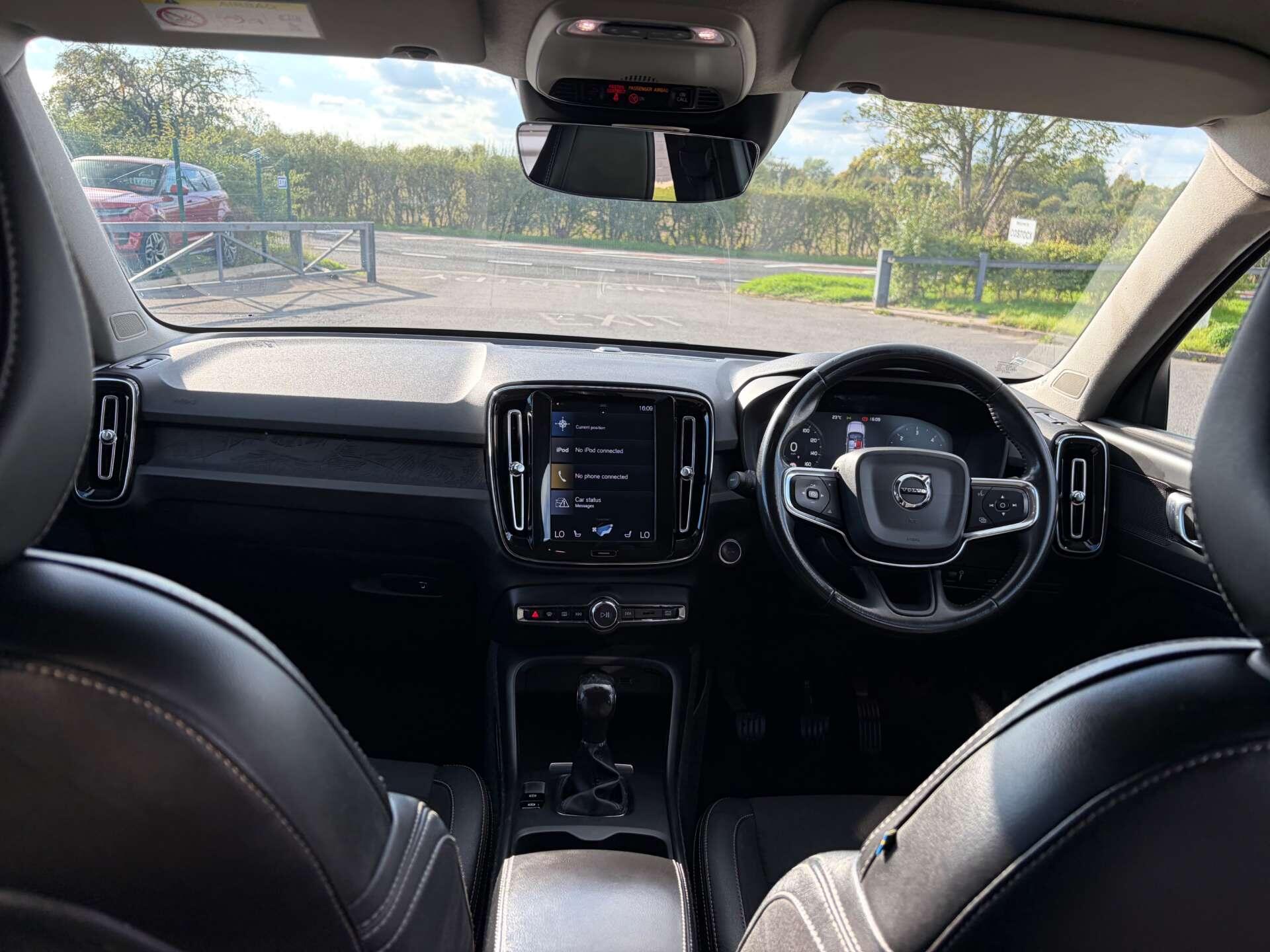 Volvo XC40 view 32
