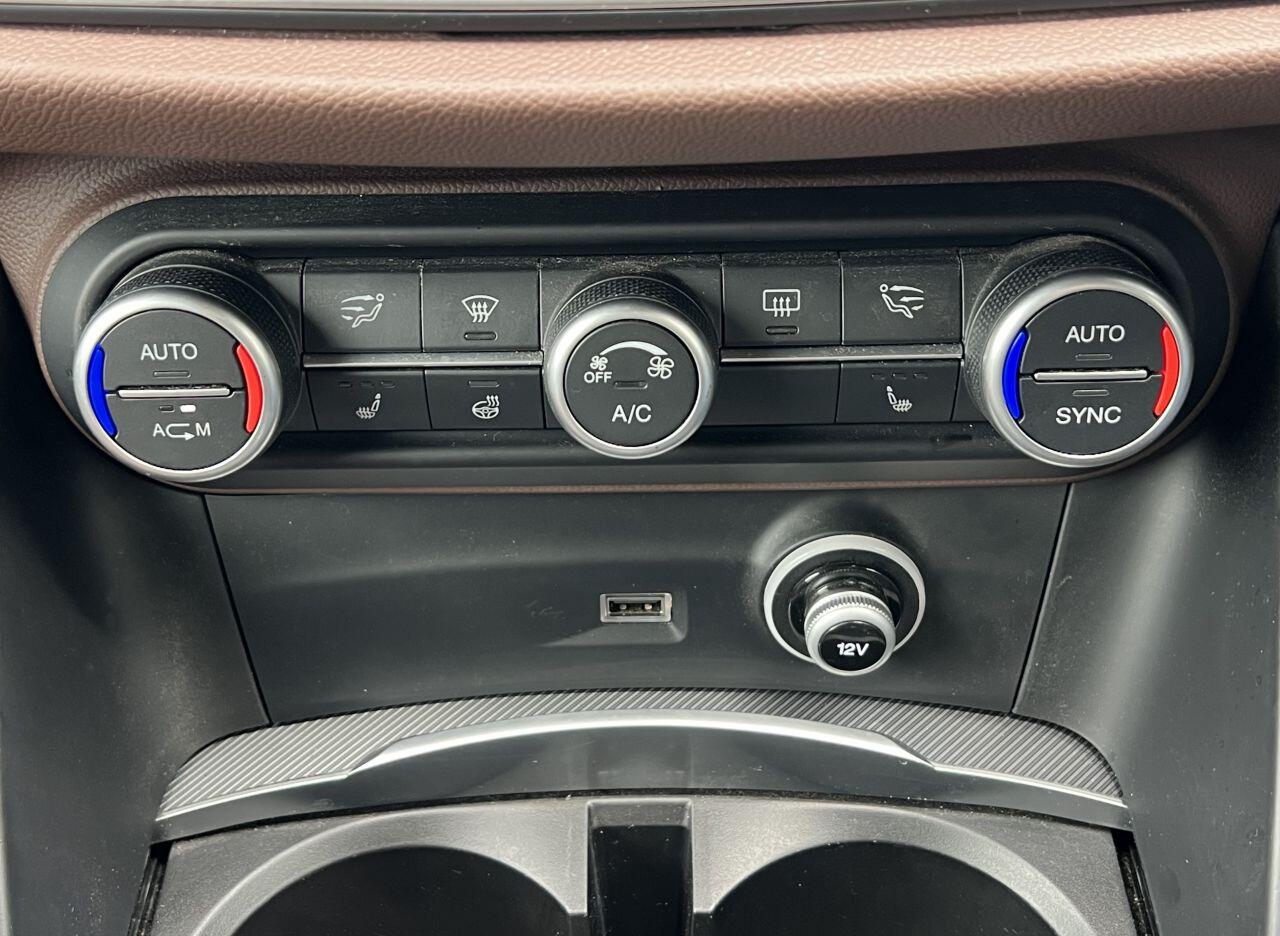 Alfa Romeo Stelvio view 41