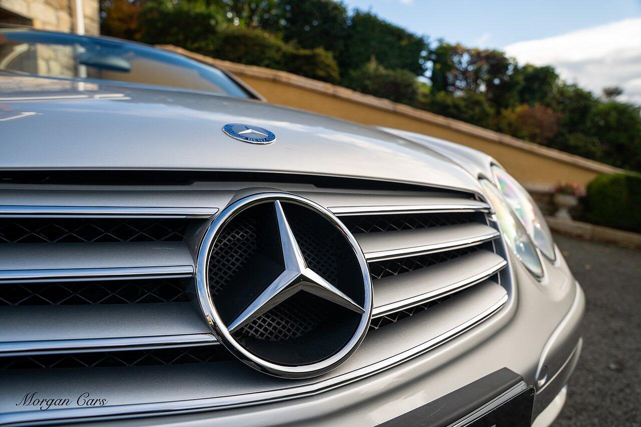 Mercedes-Benz SL view 35