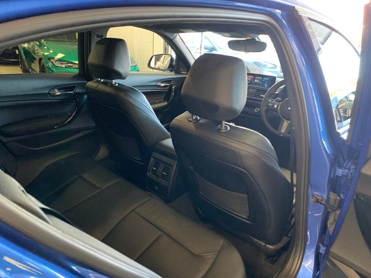 BMW 1 Series view 24