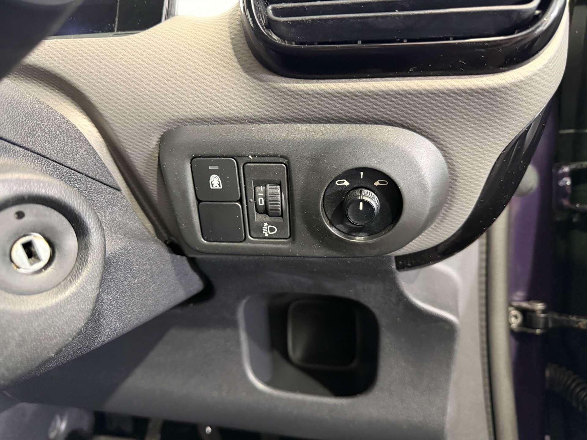 Citroen C4 Cactus view 16